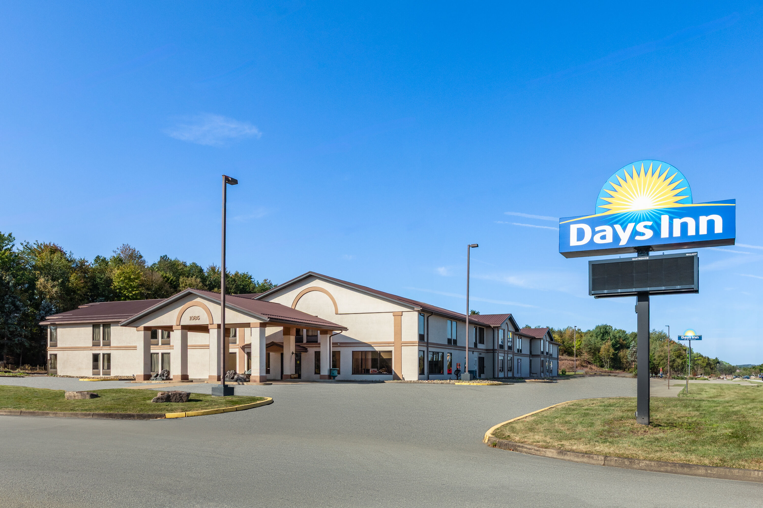 Exterior Day Image of Days Inn by Wyndham Blairsville hotel in Blairsville, Pennsylvania