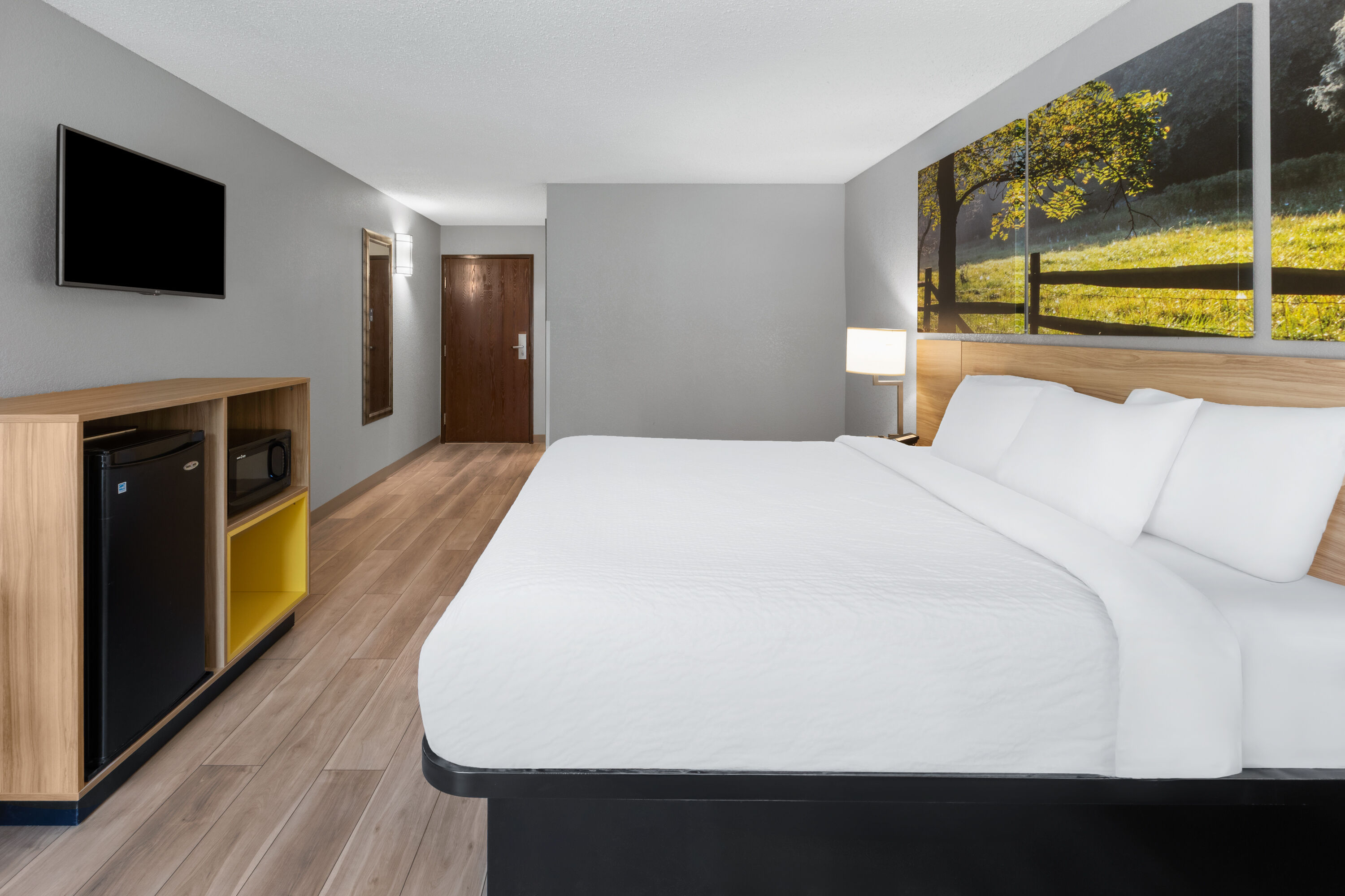 Guest room at the Days Inn by Wyndham Blairsville in Blairsville, Pennsylvania