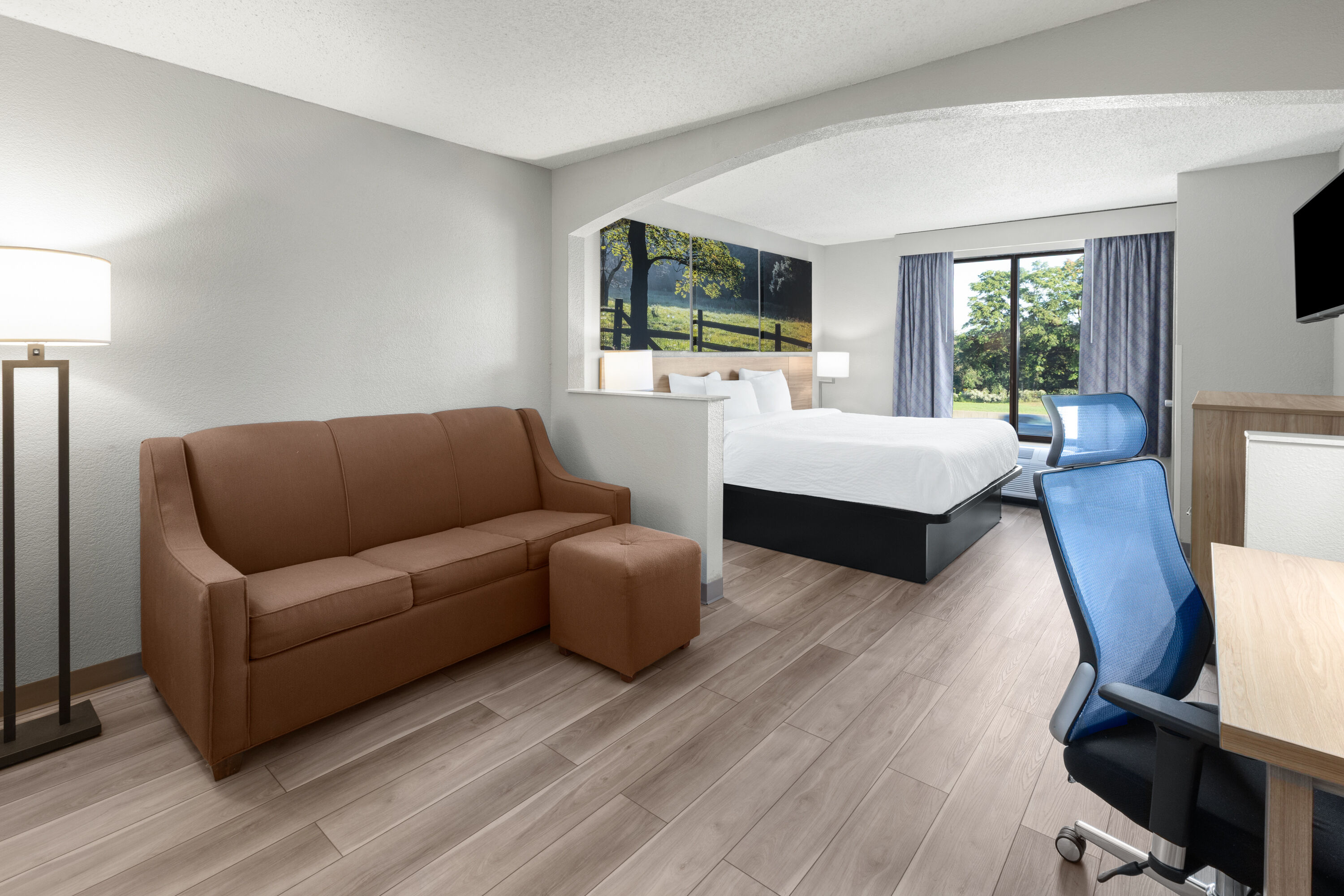 Guest room at the Days Inn by Wyndham Blairsville in Blairsville, Pennsylvania