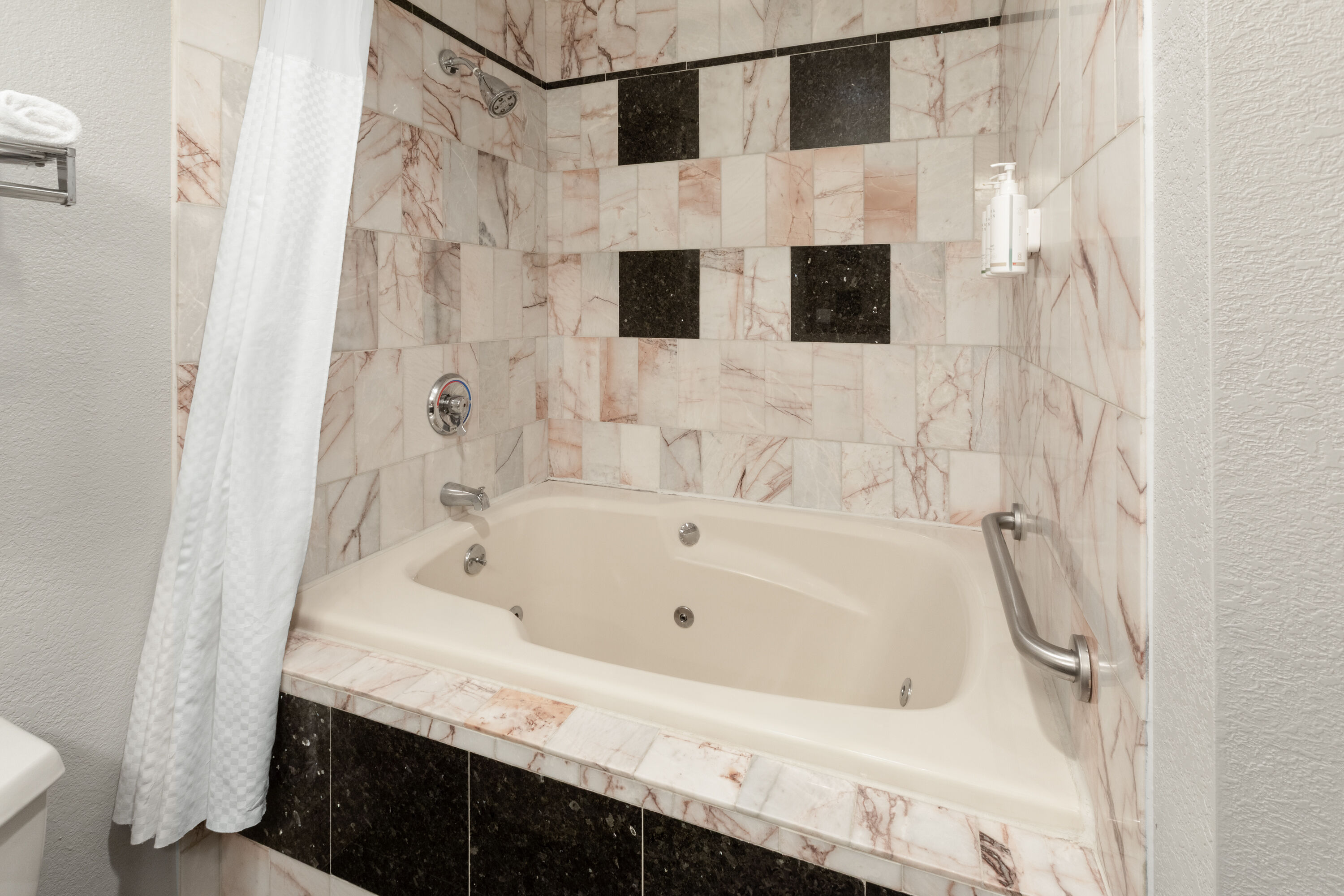 Days Inn by Wyndham Blairsville hot tub suite in Blairsville, Pennsylvania