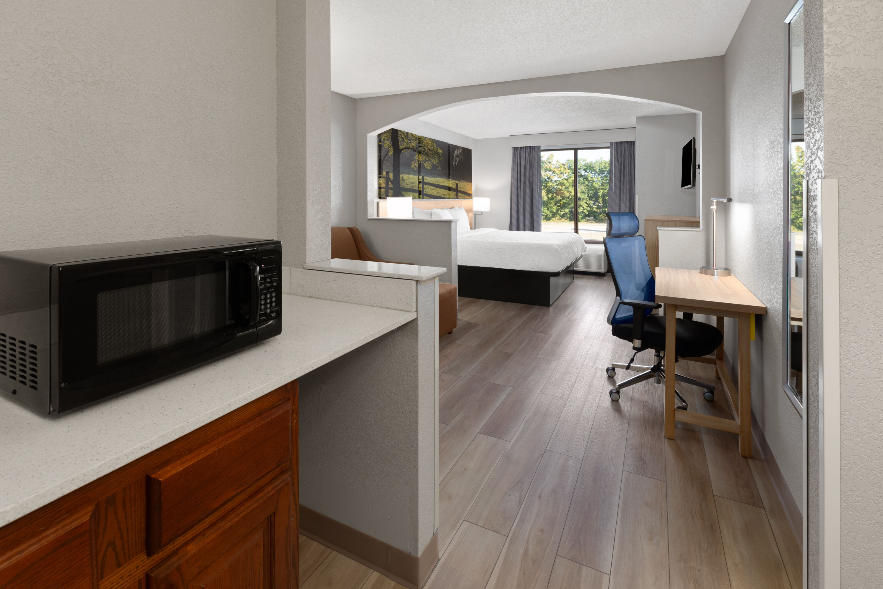 Days Inn by Wyndham Blairsville hot tub suite in Blairsville, Pennsylvania