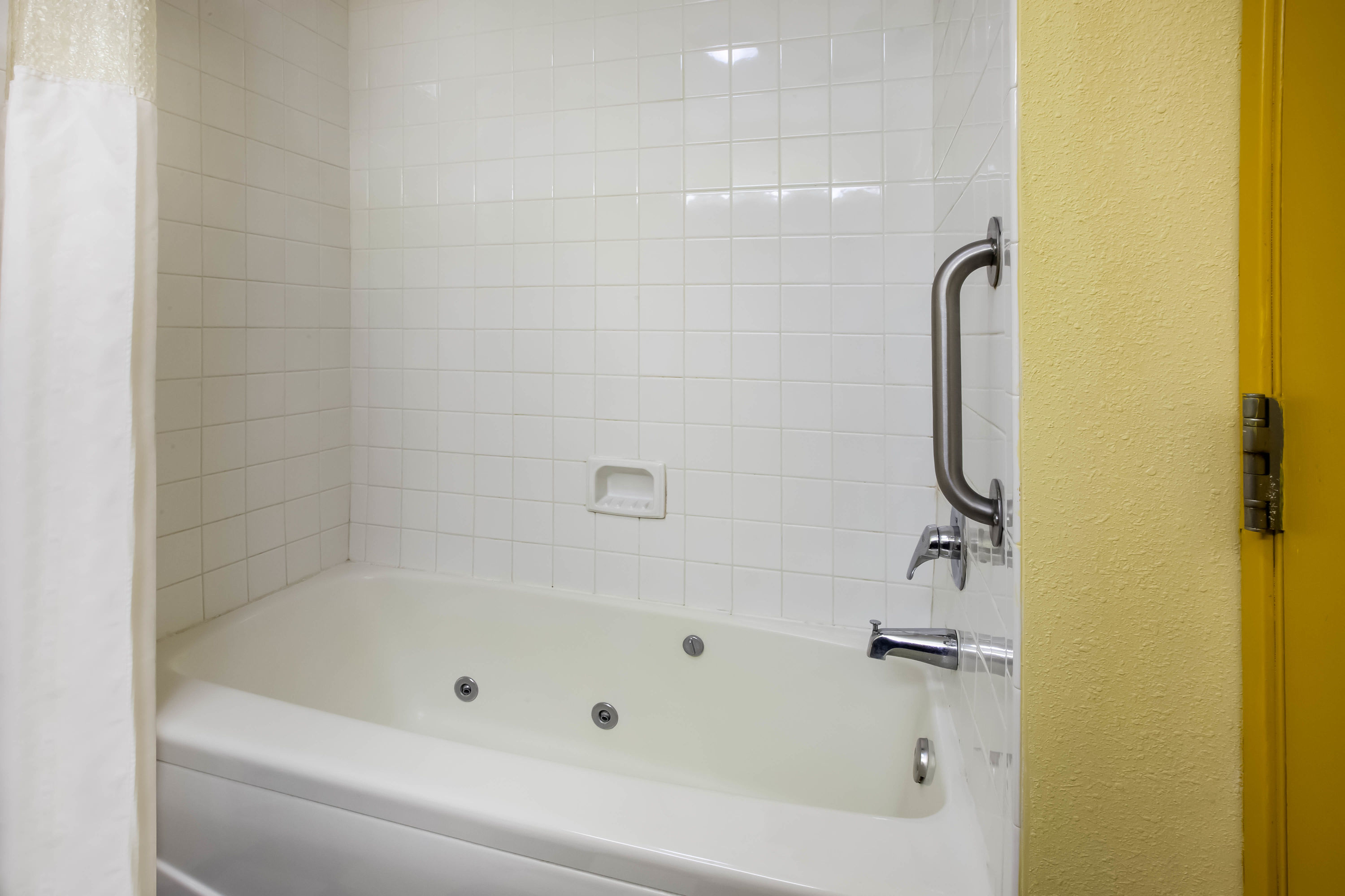 Guest room bath at the Days Inn by Wyndham Donegal in Donegal, Pennsylvania