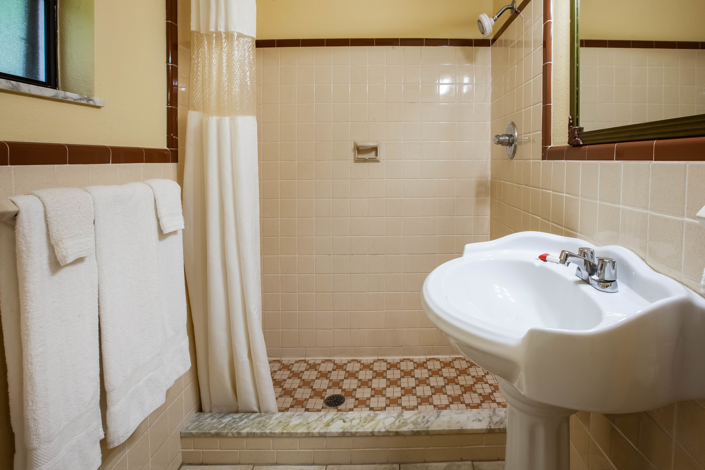 Guest room bath at the Days Inn by Wyndham Donegal in Donegal, Pennsylvania