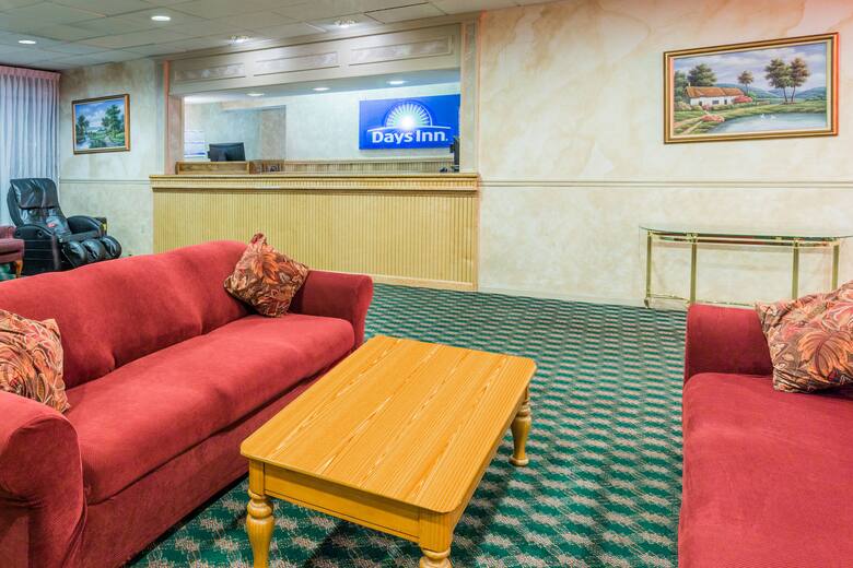 Days Inn East Stroudsburg hotel lobby in East Stroudsburg, Pennsylvania