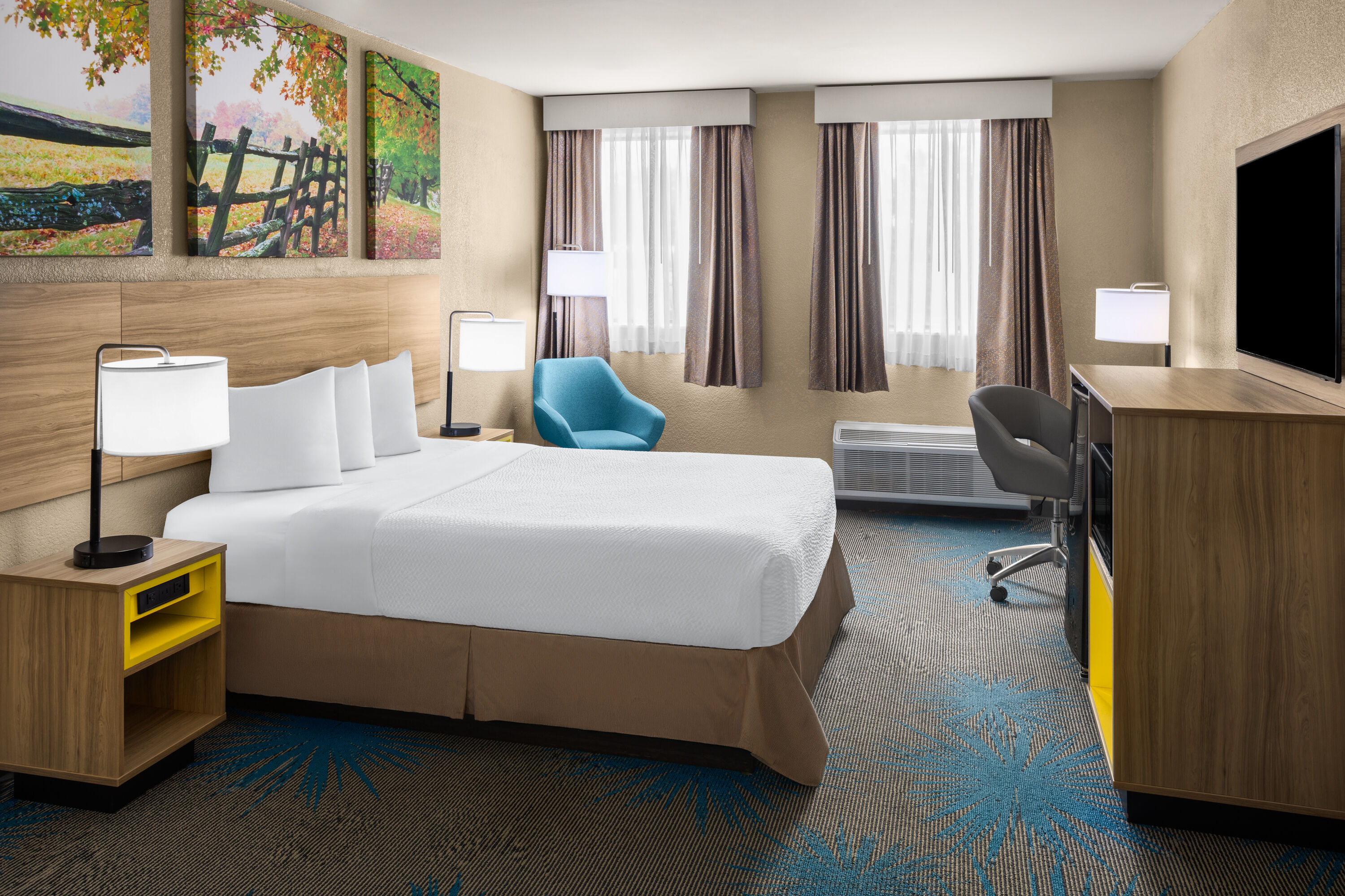 Guest room at the Days Inn by Wyndham Gettysburg in Gettysburg, Pennsylvania