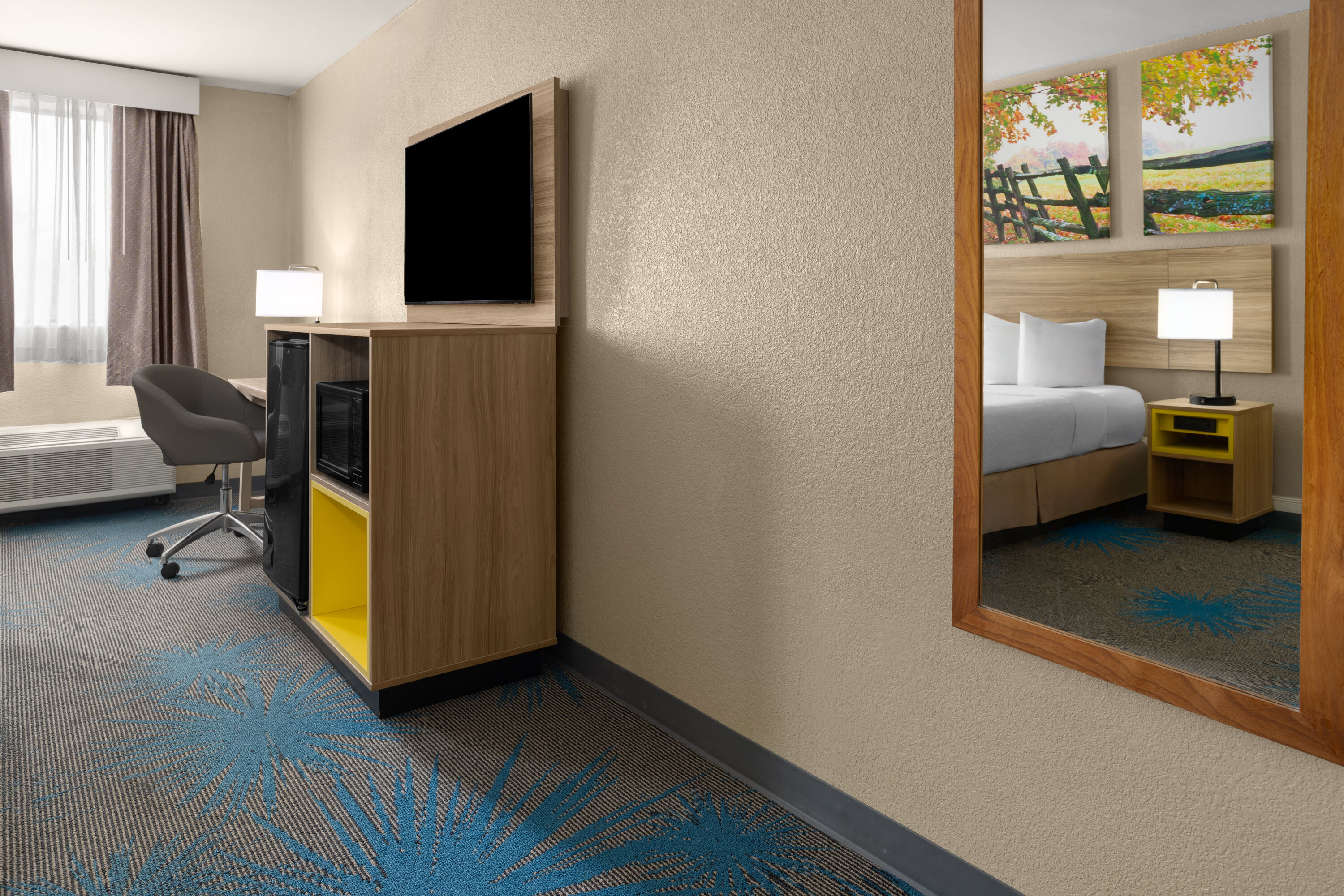 Guest room at the Days Inn by Wyndham Gettysburg in Gettysburg, Pennsylvania