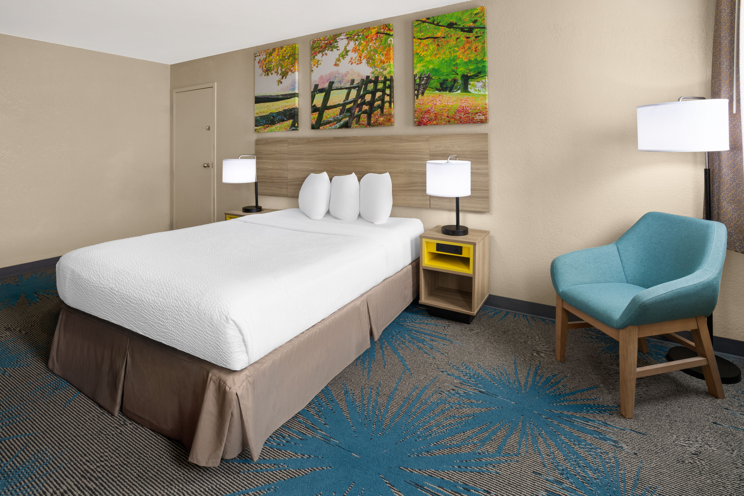 Guest room at the Days Inn by Wyndham Gettysburg in Gettysburg, Pennsylvania