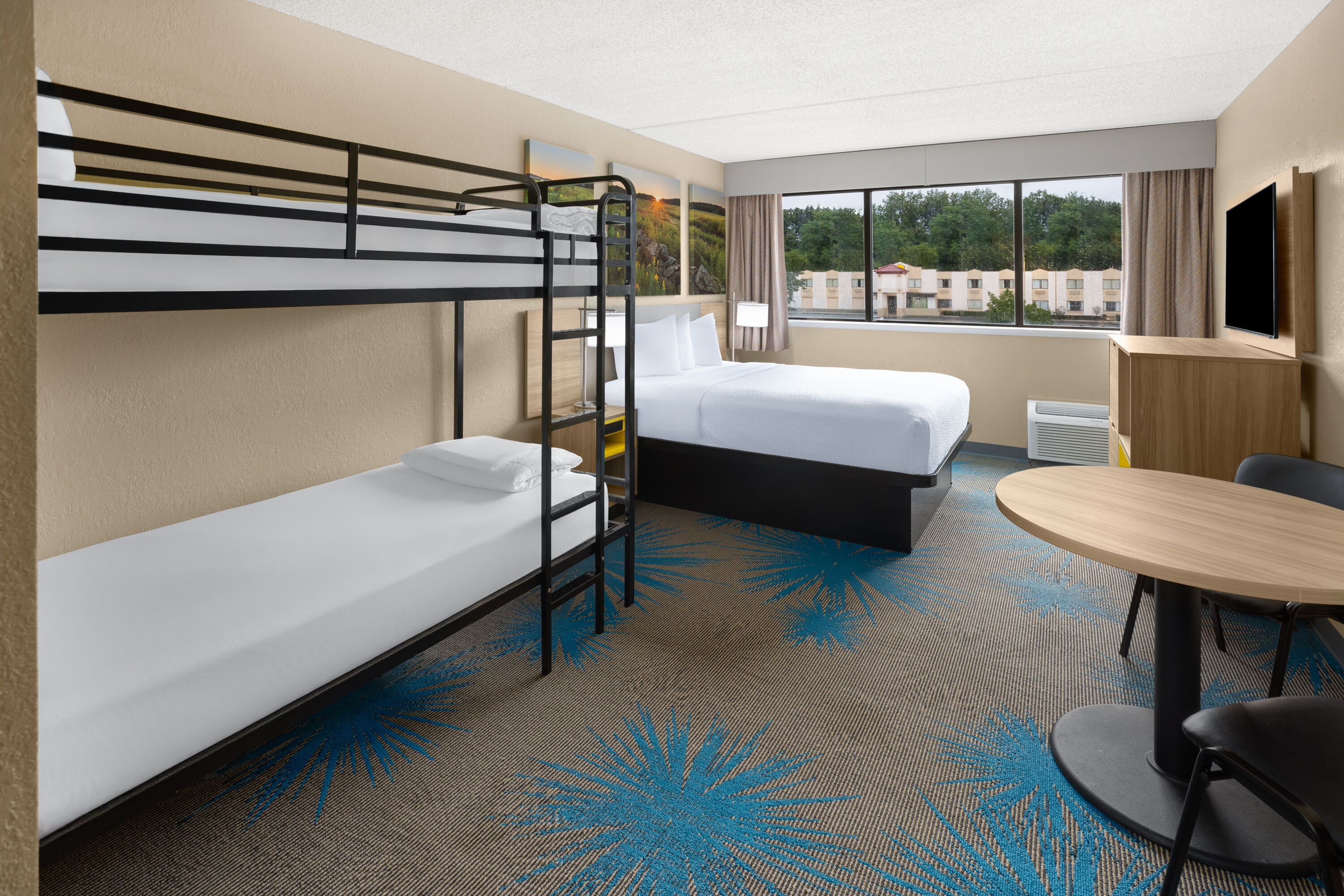 Guest room at the Days Inn by Wyndham Gettysburg in Gettysburg, Pennsylvania