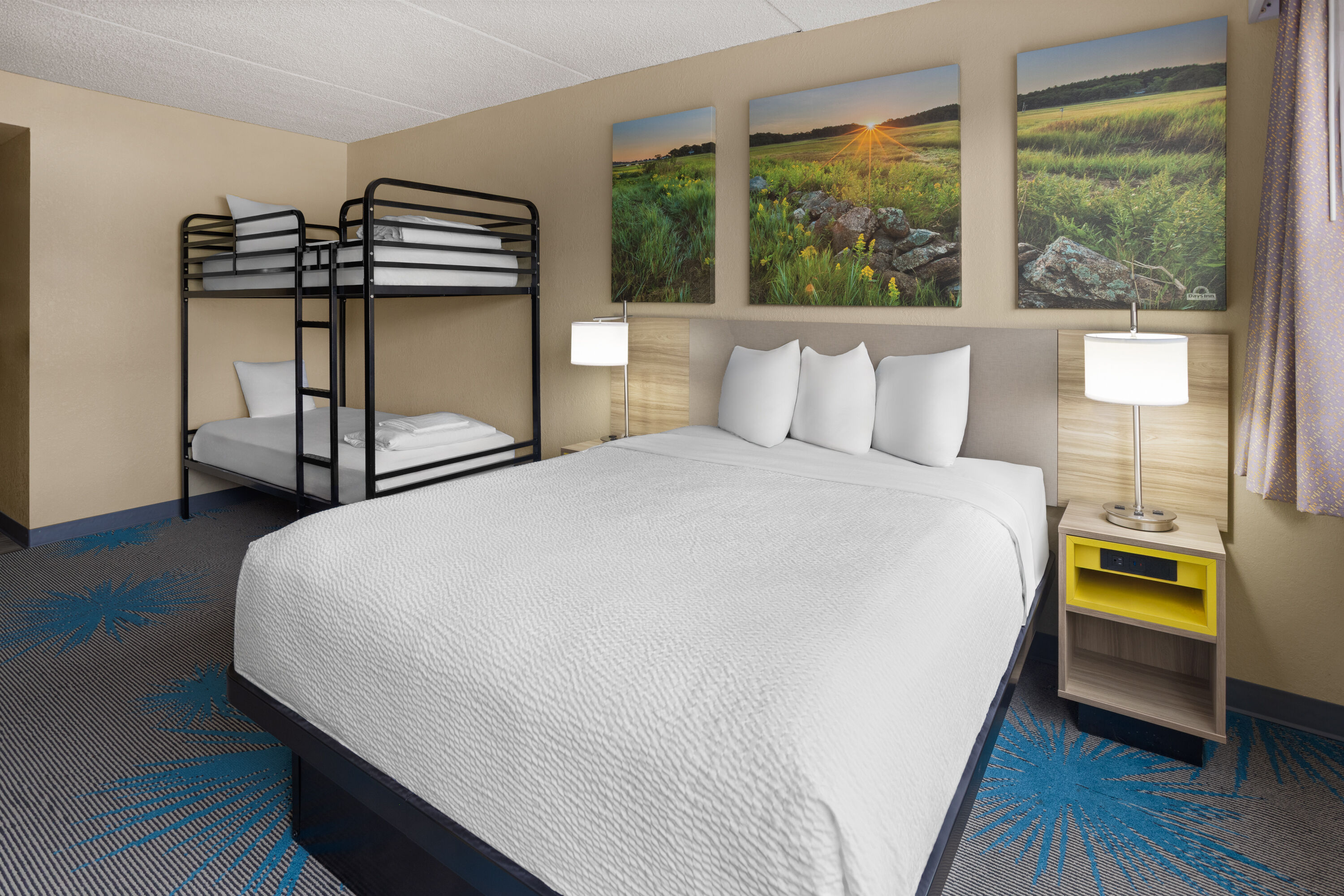 Guest room at the Days Inn by Wyndham Gettysburg in Gettysburg, Pennsylvania