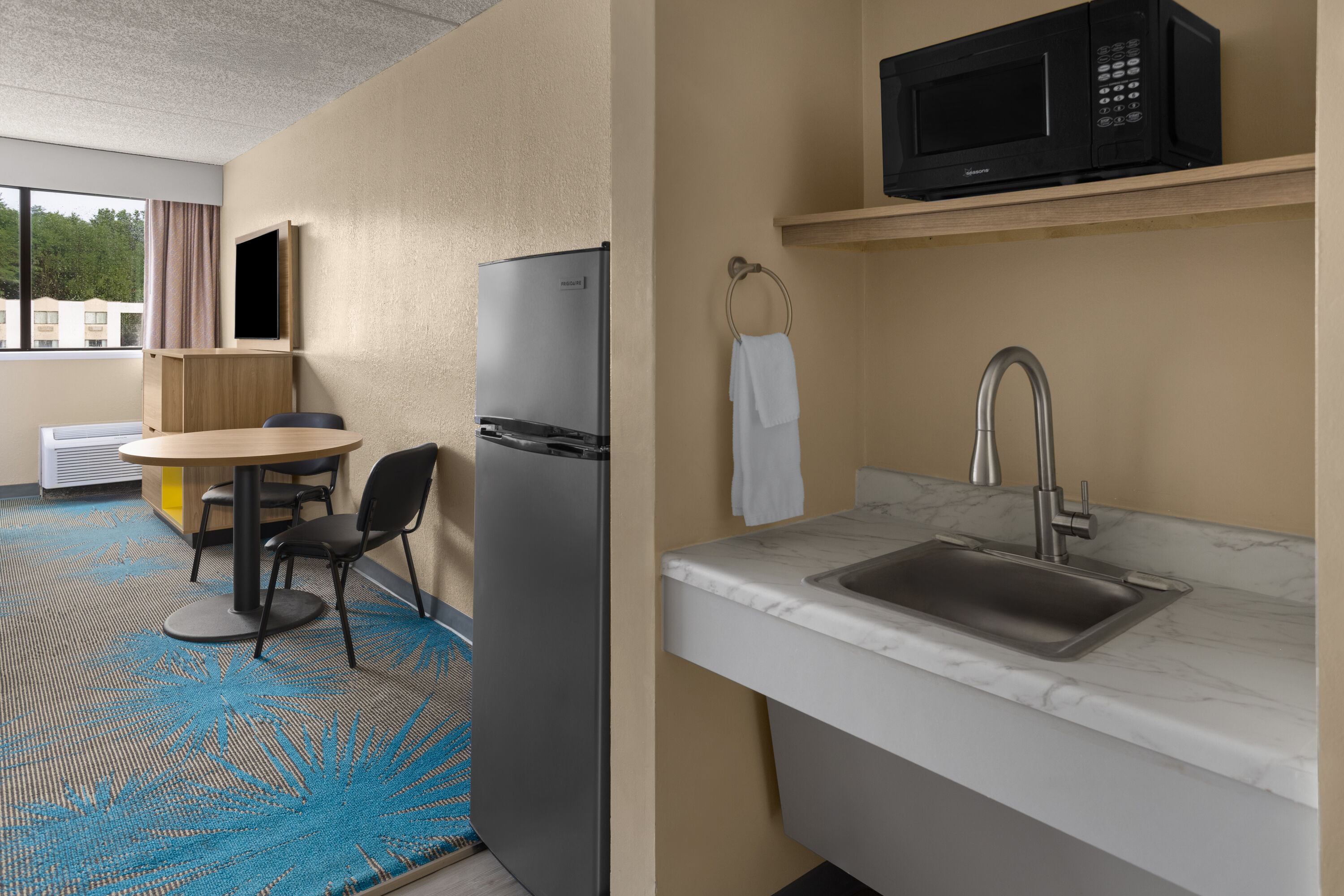 Guest room at the Days Inn by Wyndham Gettysburg in Gettysburg, Pennsylvania