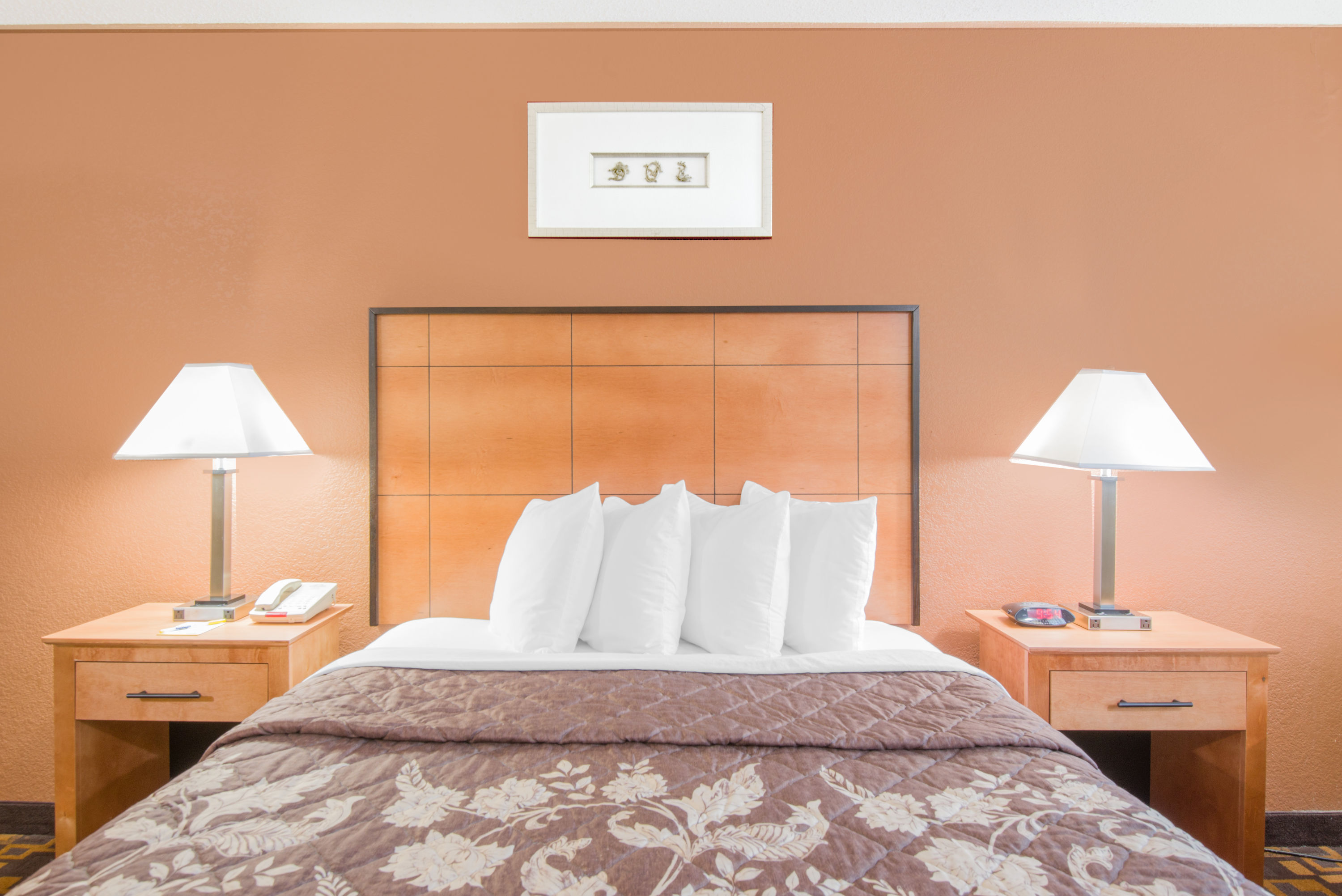 Guest room at the Days Inn by Wyndham Gettysburg in Gettysburg, Pennsylvania