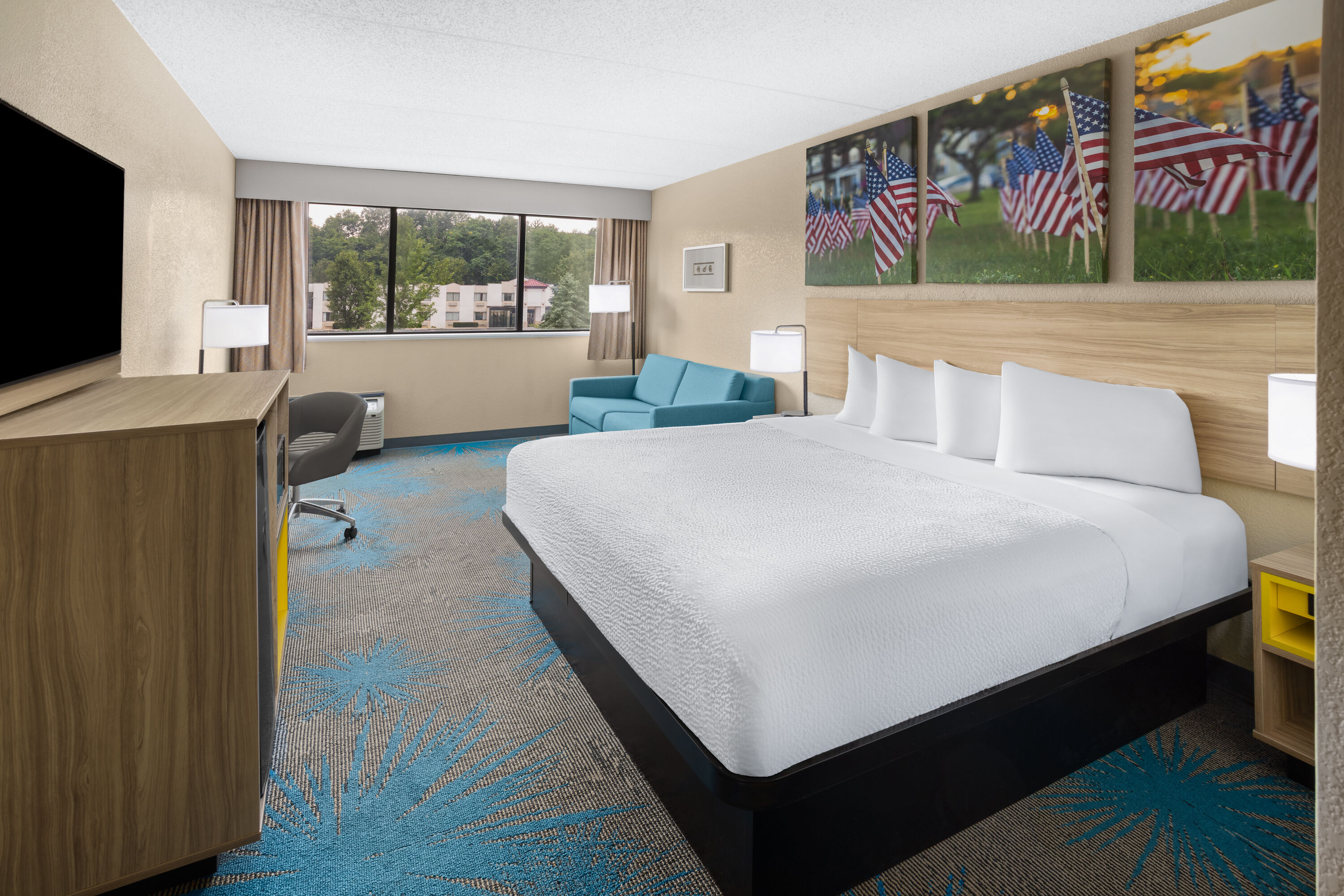 Guest room at the Days Inn by Wyndham Gettysburg in Gettysburg, Pennsylvania