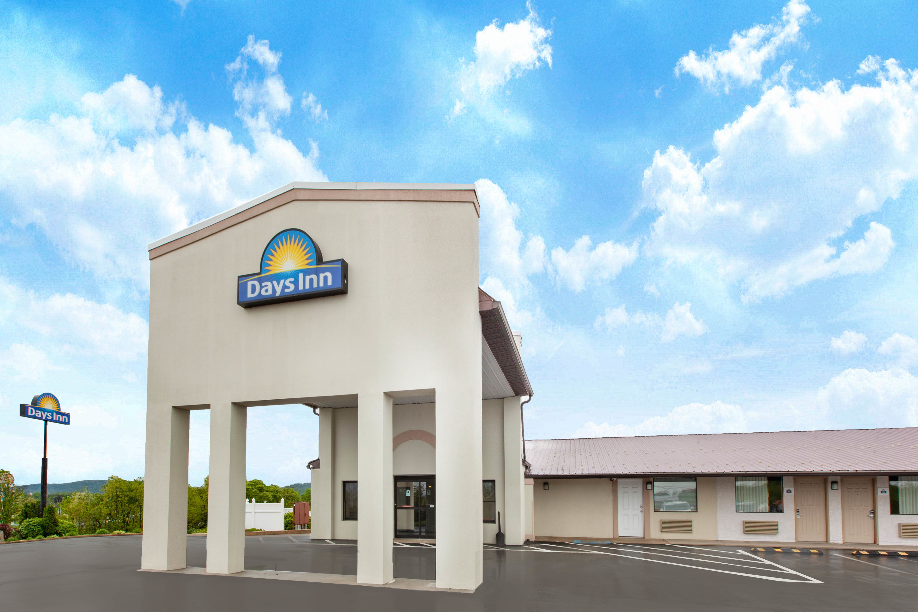 Exterior Day Image of Days Inn by Wyndham Grantville Hershey North hotel in Grantville, Pennsylvania