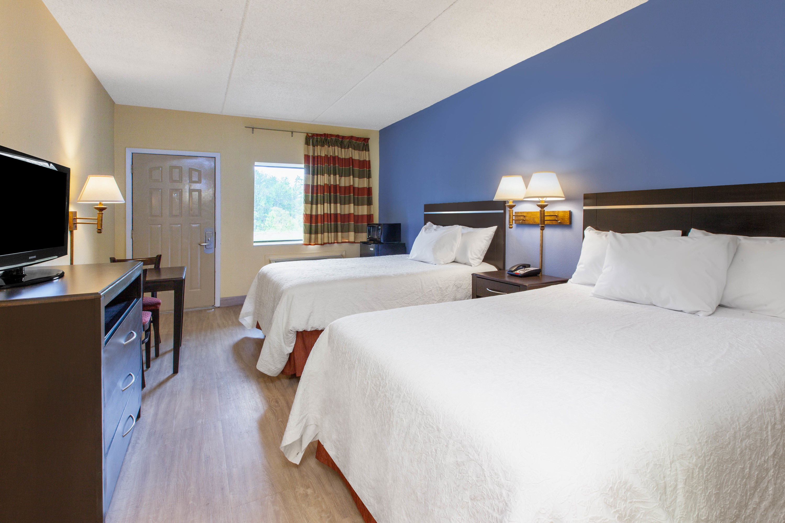 Guest room at the Days Inn by Wyndham Grantville Hershey North in Grantville, Pennsylvania