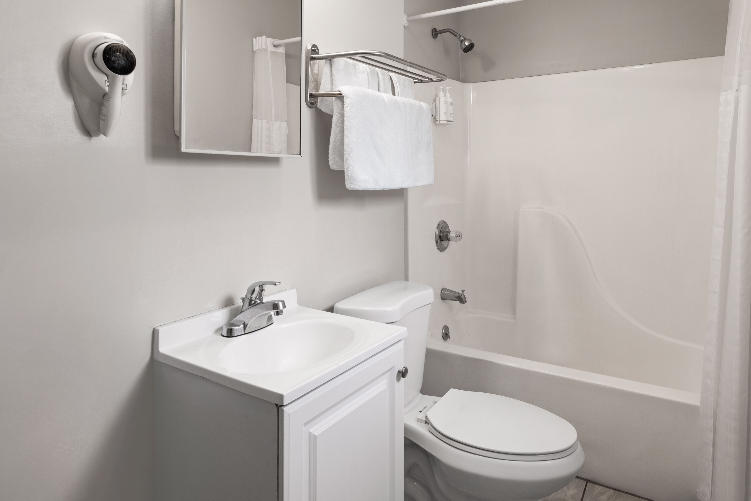 Guest room bath at the Days Inn by Wyndham Moosic in Moosic, Pennsylvania