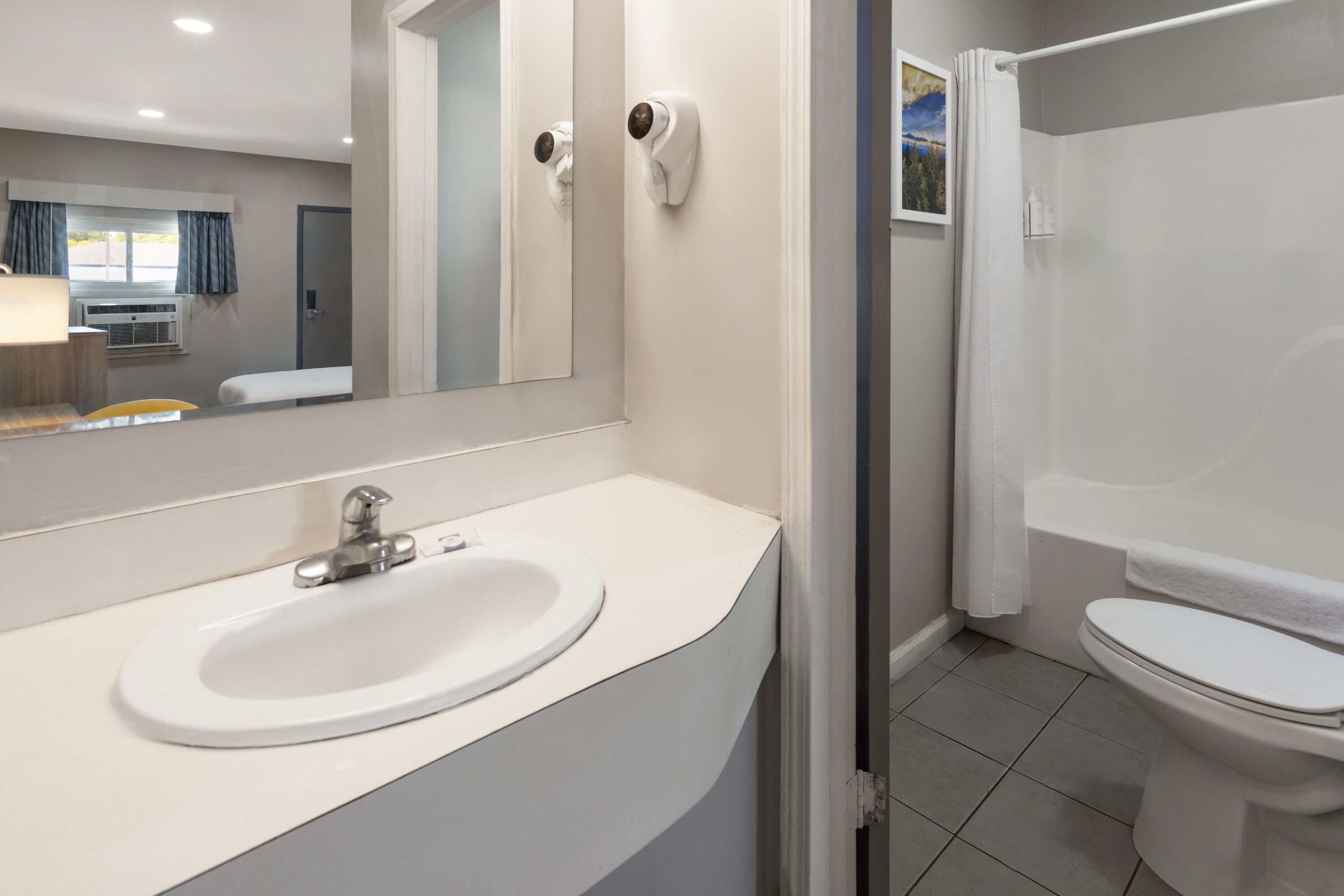 Guest room bath at the Days Inn by Wyndham Moosic in Moosic, Pennsylvania