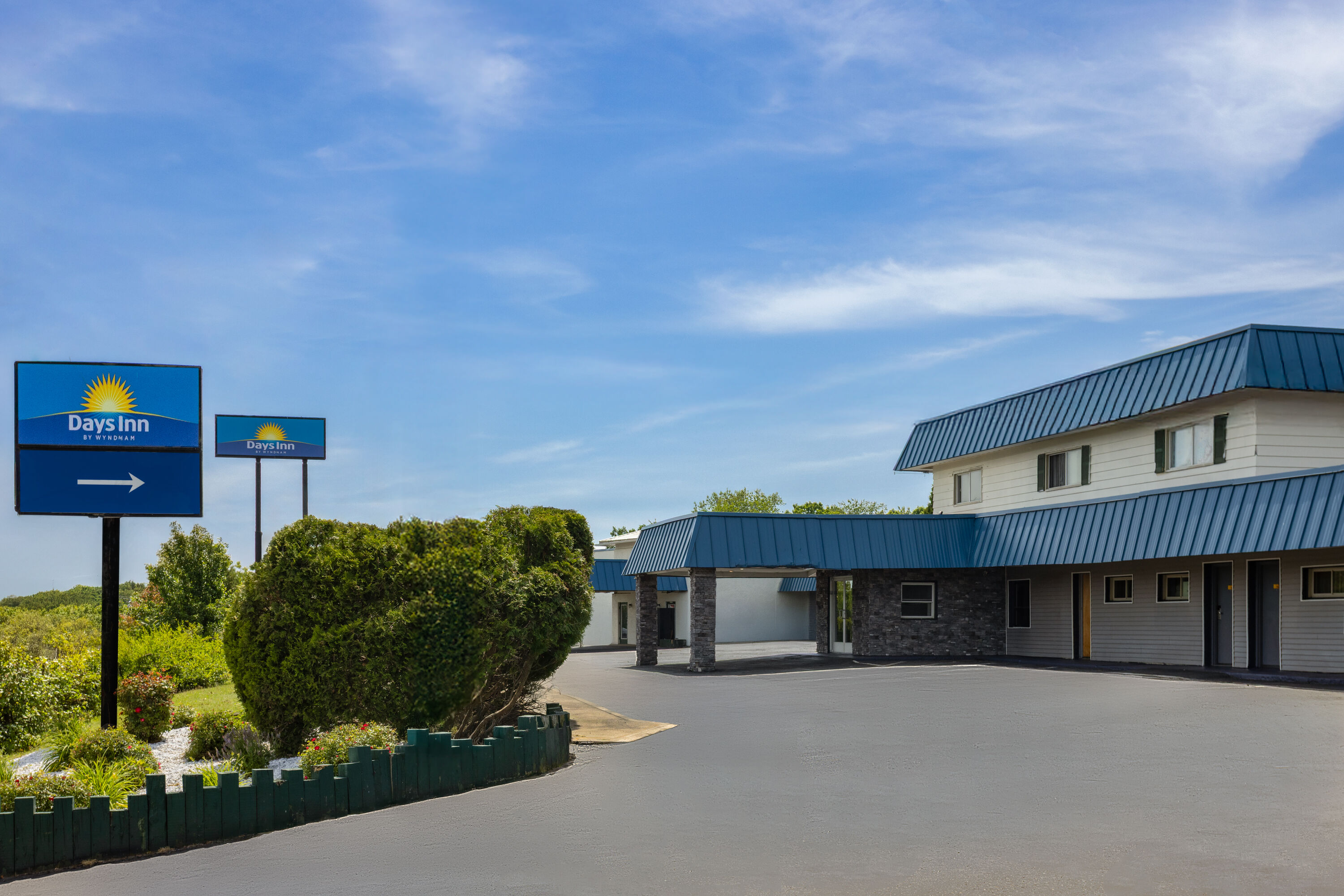 Exterior Day Image of Days Inn by Wyndham Moosic hotel in Moosic, Pennsylvania