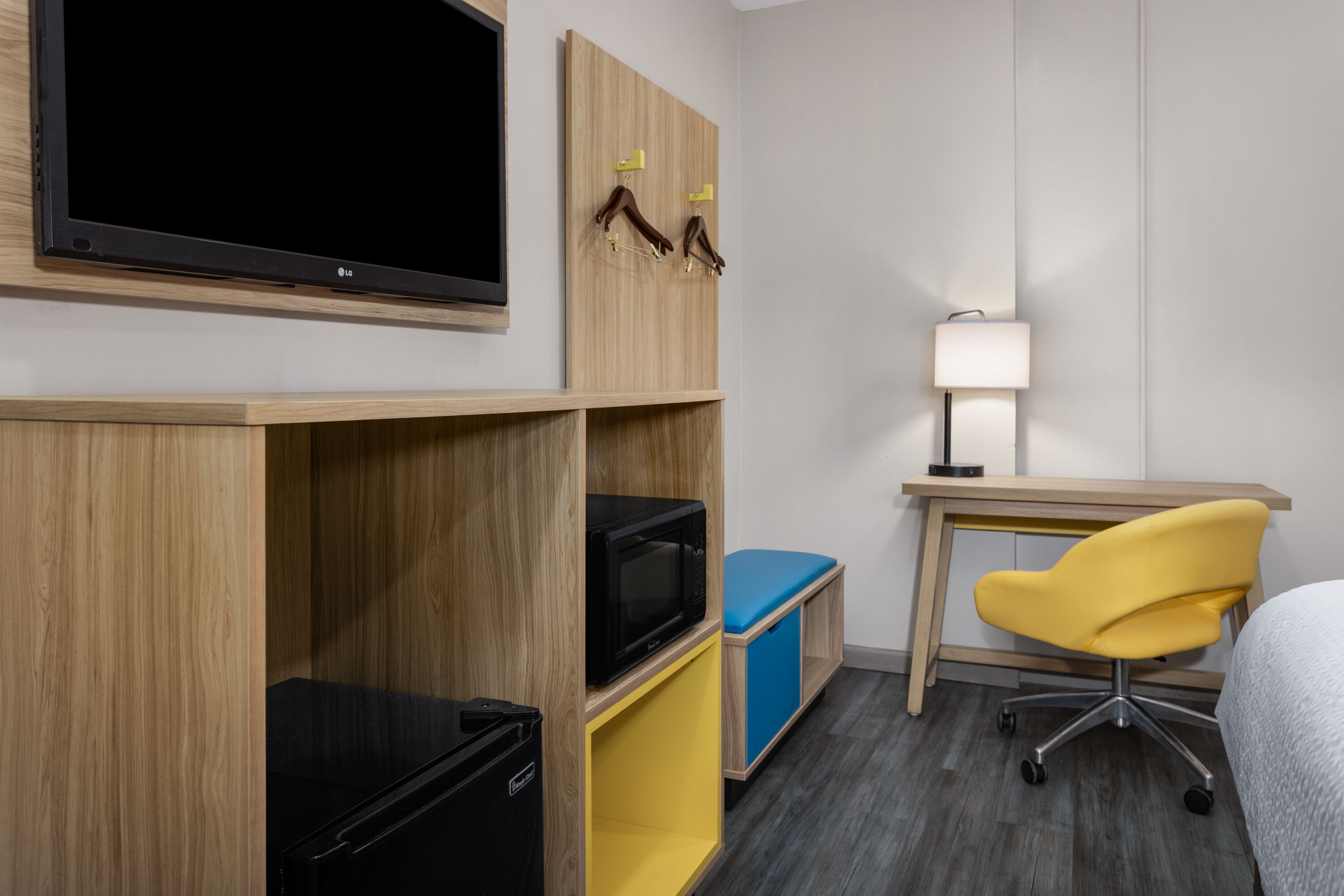 Guest room at the Days Inn by Wyndham Moosic in Moosic, Pennsylvania