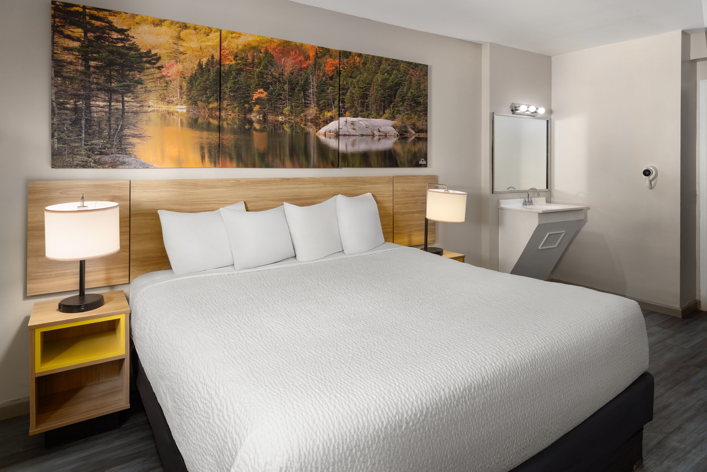 Guest room at the Days Inn by Wyndham Moosic in Moosic, Pennsylvania