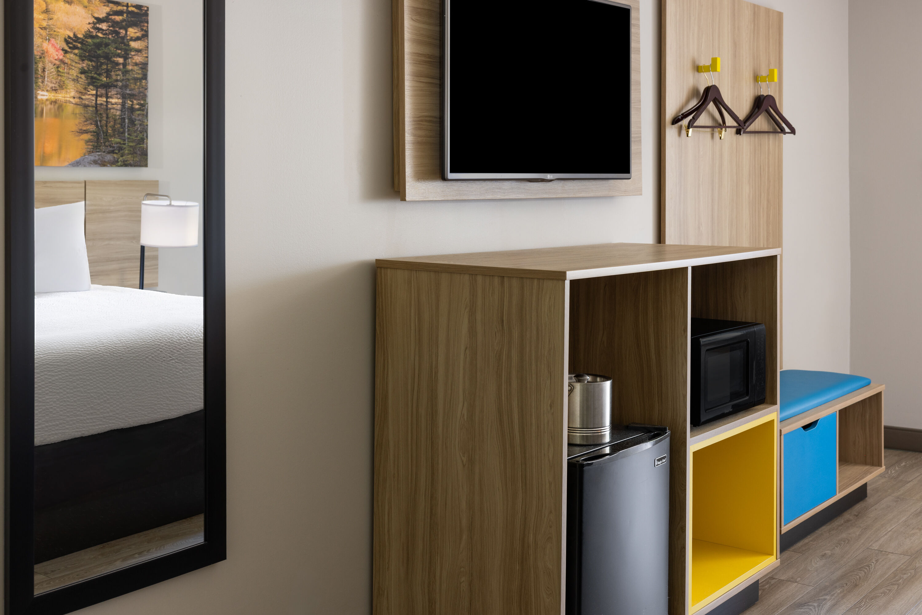 Guest room at the Days Inn by Wyndham Moosic in Moosic, Pennsylvania
