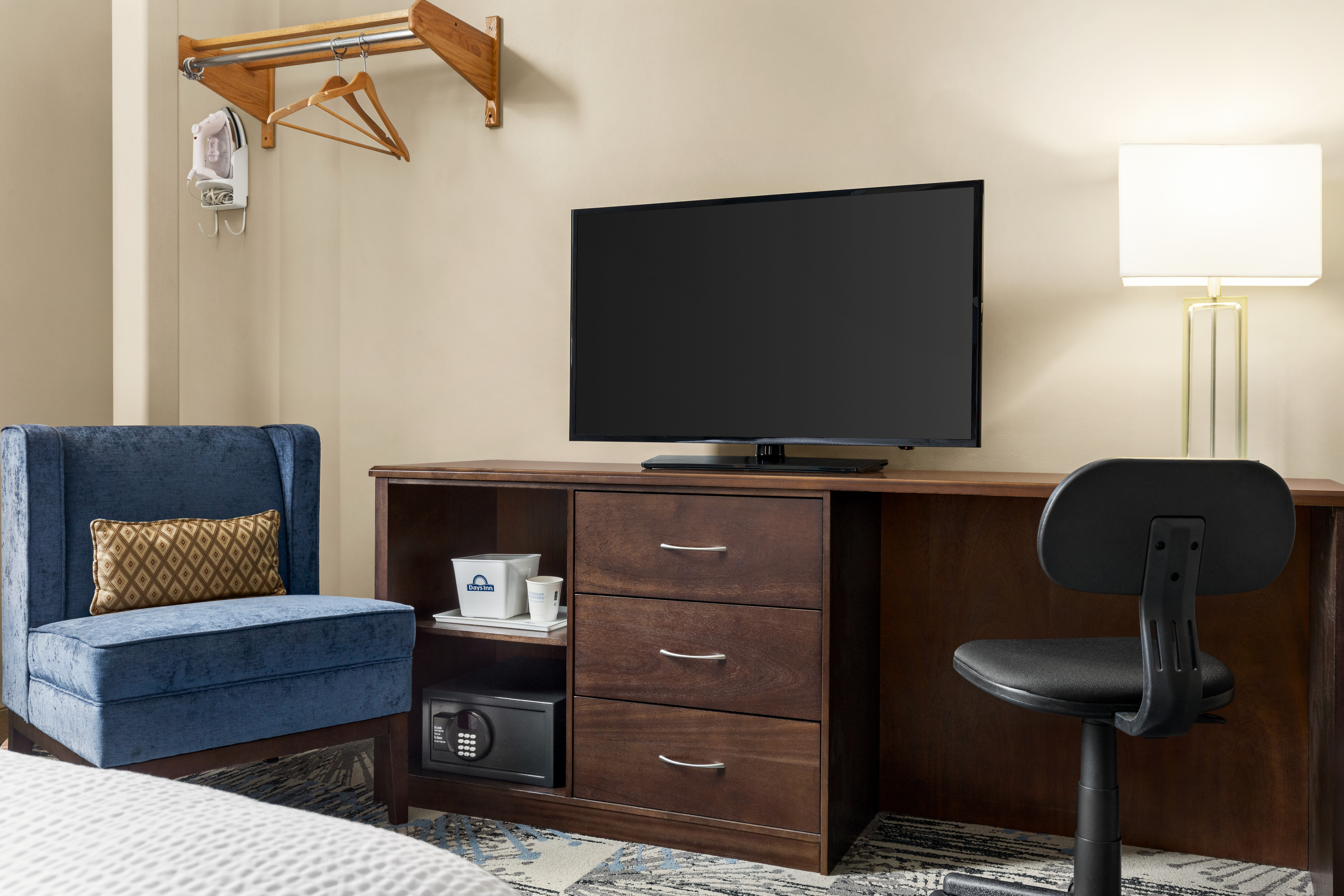 Guest room at the Days Inn by Wyndham Philadelphia Convention Center in Philadelphia, Pennsylvania