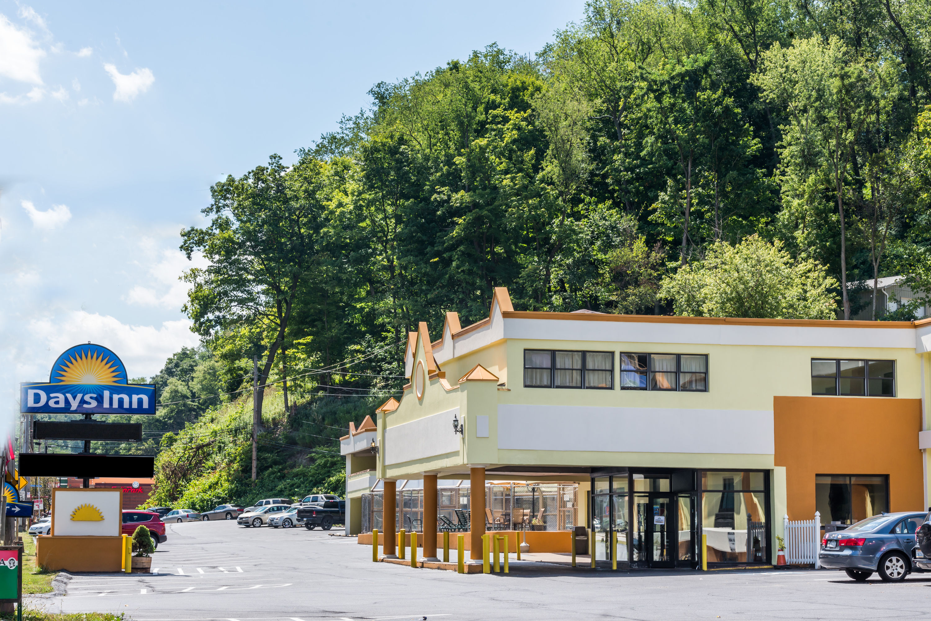 Days Inn By Wyndham Pittsburgh Pittsburgh Pa Hotels