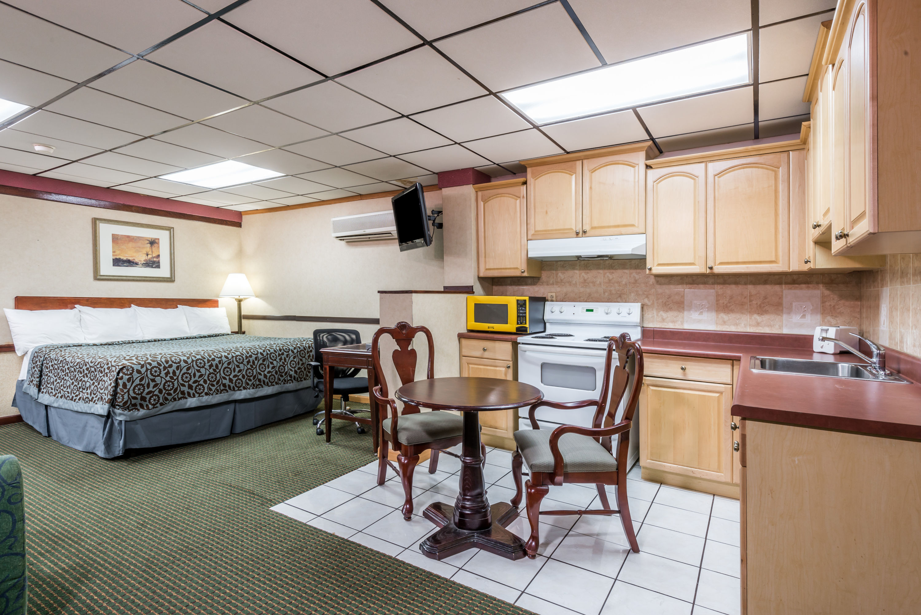 Guest room at the Days Inn by Wyndham Pittsburgh in Pittsburgh, Pennsylvania