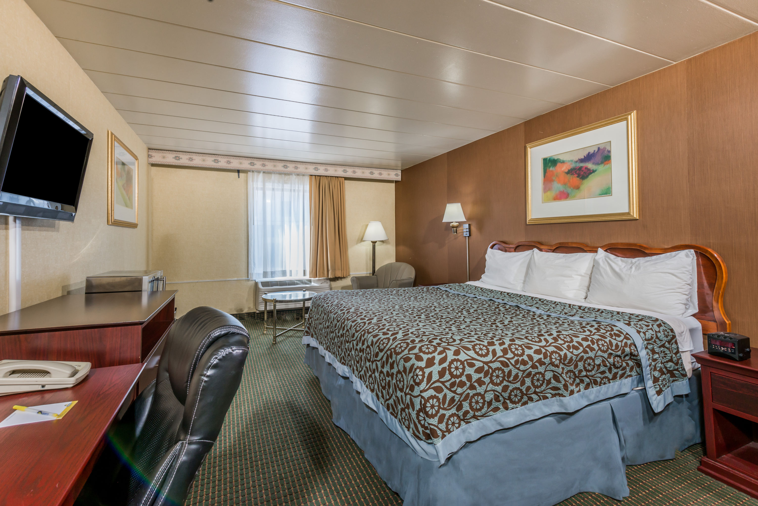 Guest room at the Days Inn by Wyndham Pittsburgh in Pittsburgh, Pennsylvania