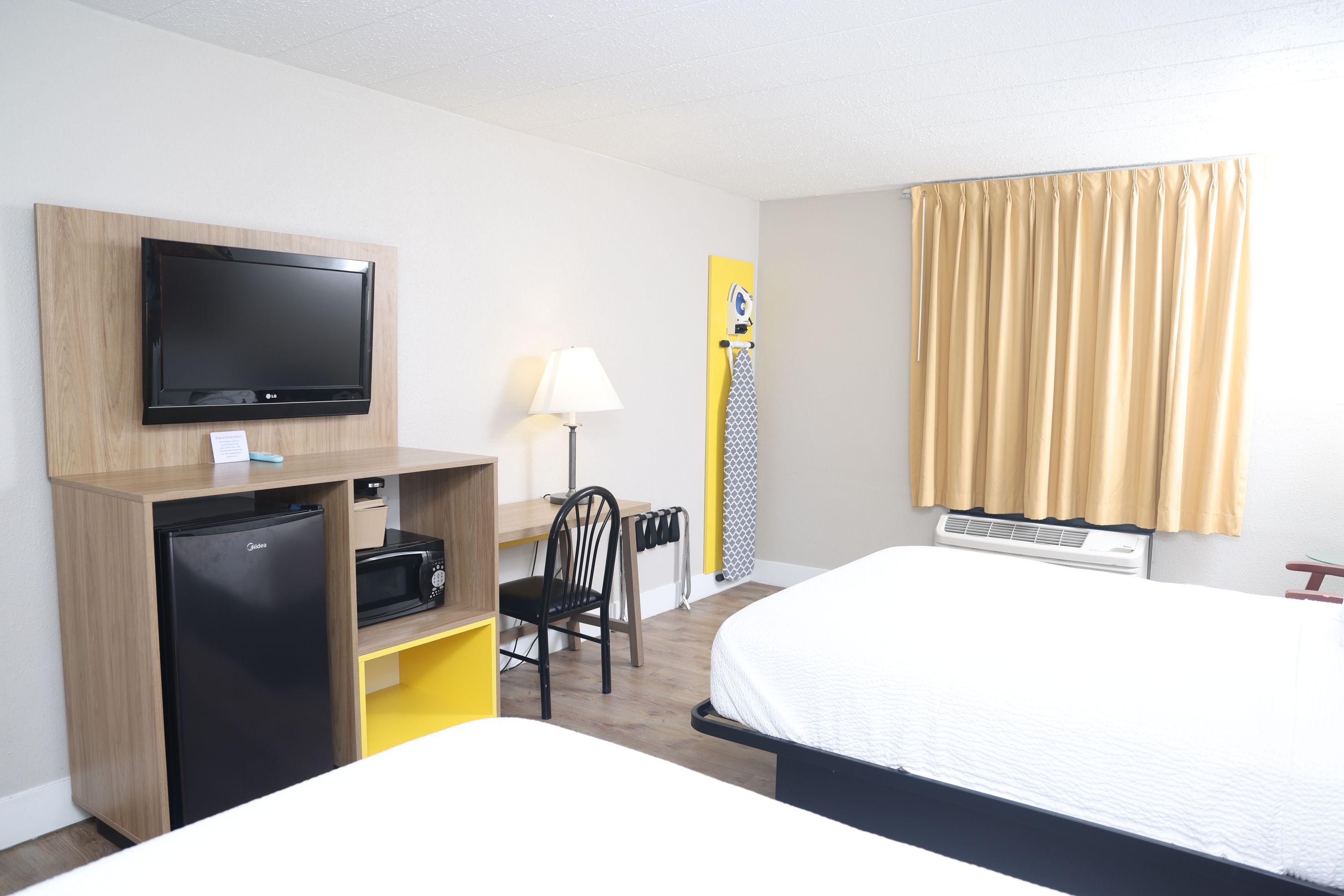 Guest room at the Days Inn by Wyndham Pittsburgh in Pittsburgh, Pennsylvania