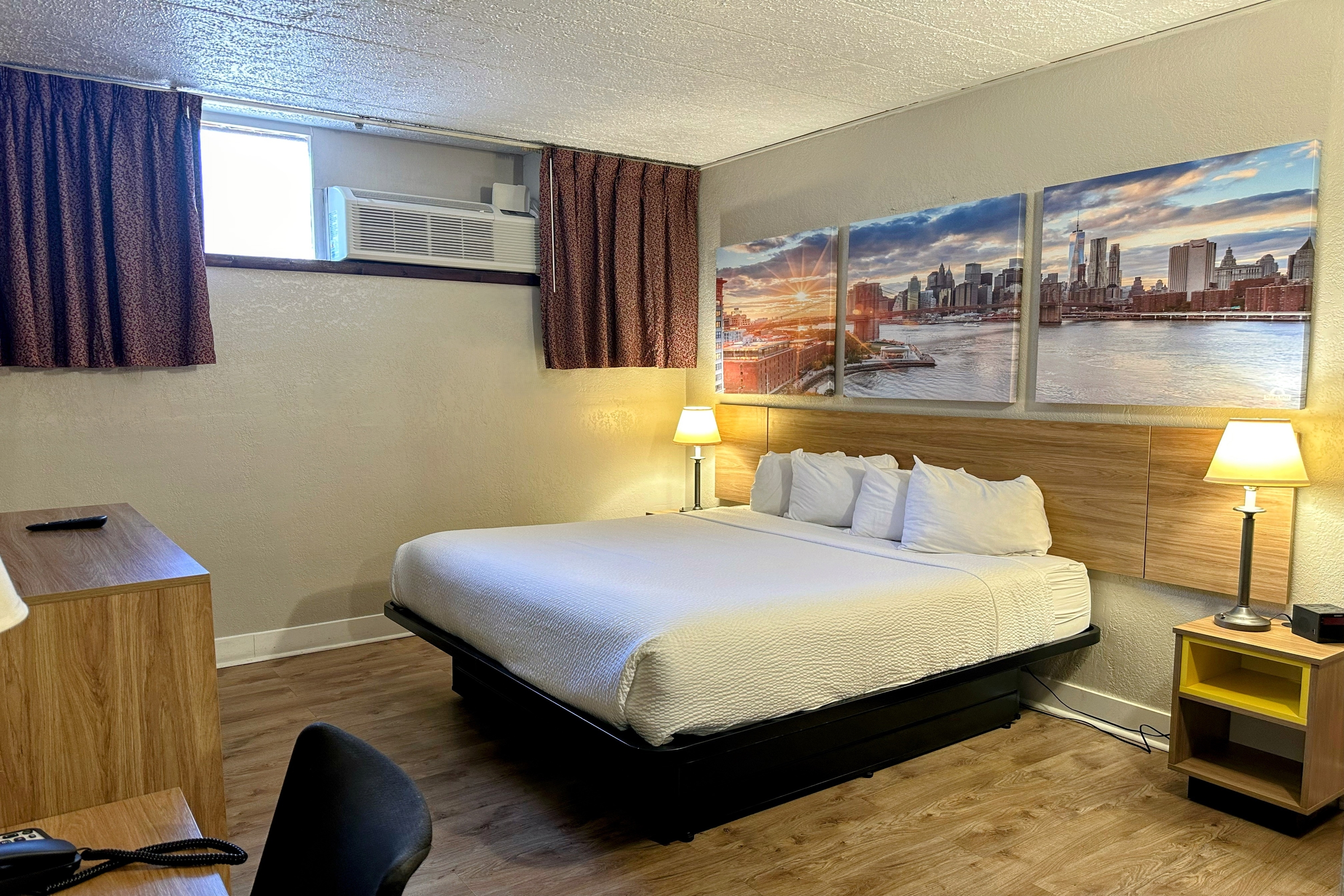 Guest room at the Days Inn by Wyndham Pittsburgh in Pittsburgh, Pennsylvania