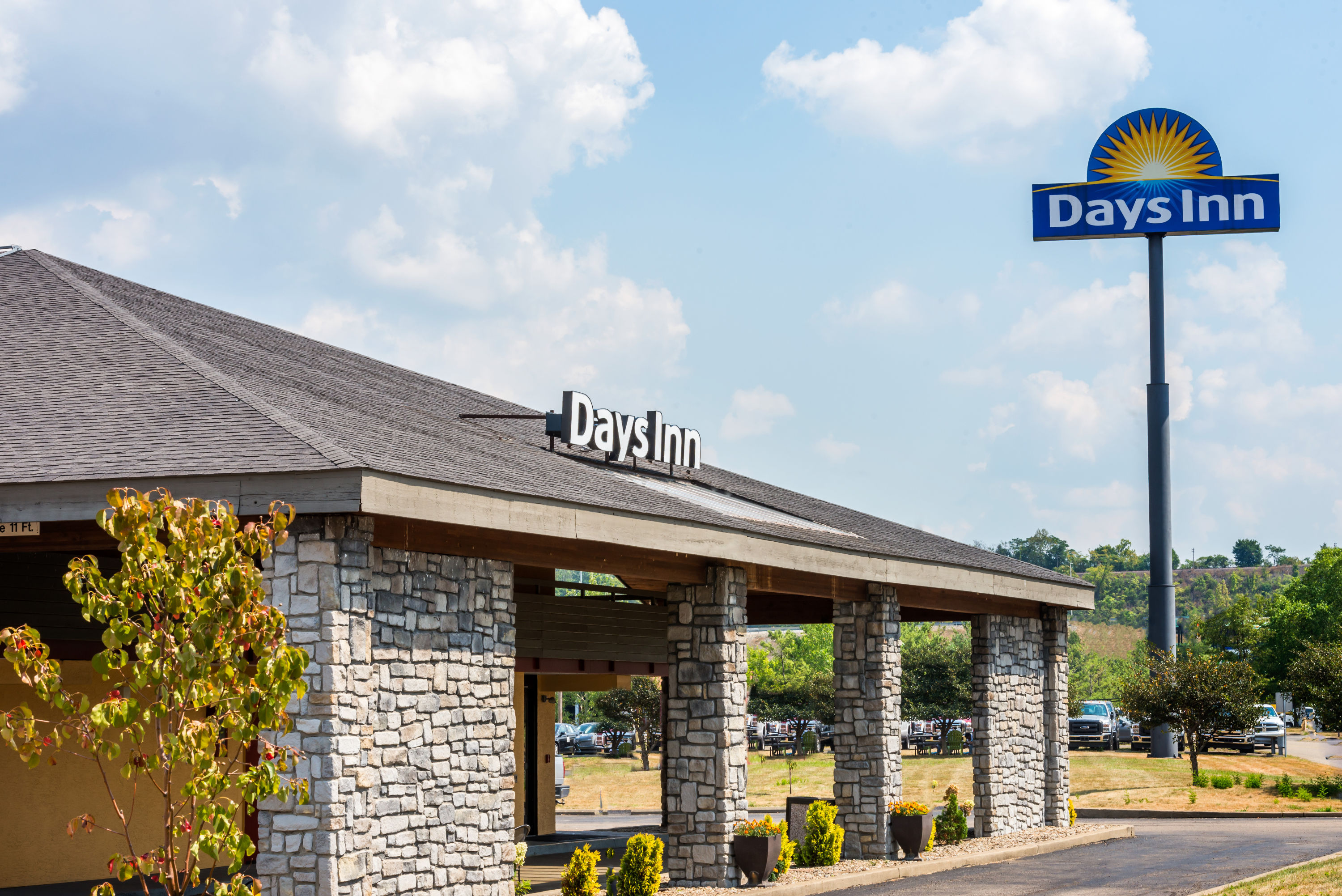 Days Inn By Wyndham Pittsburgh Harmarville Pittsburgh Pa Hotels