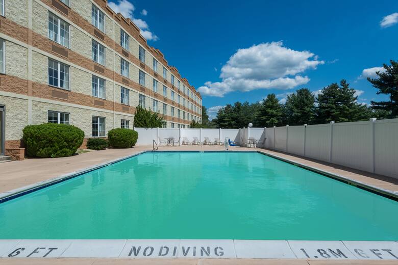 Days Inn Pottstown Hotels Pa 19464 Pool At The Days Inn Pottstown In Pennsylvania