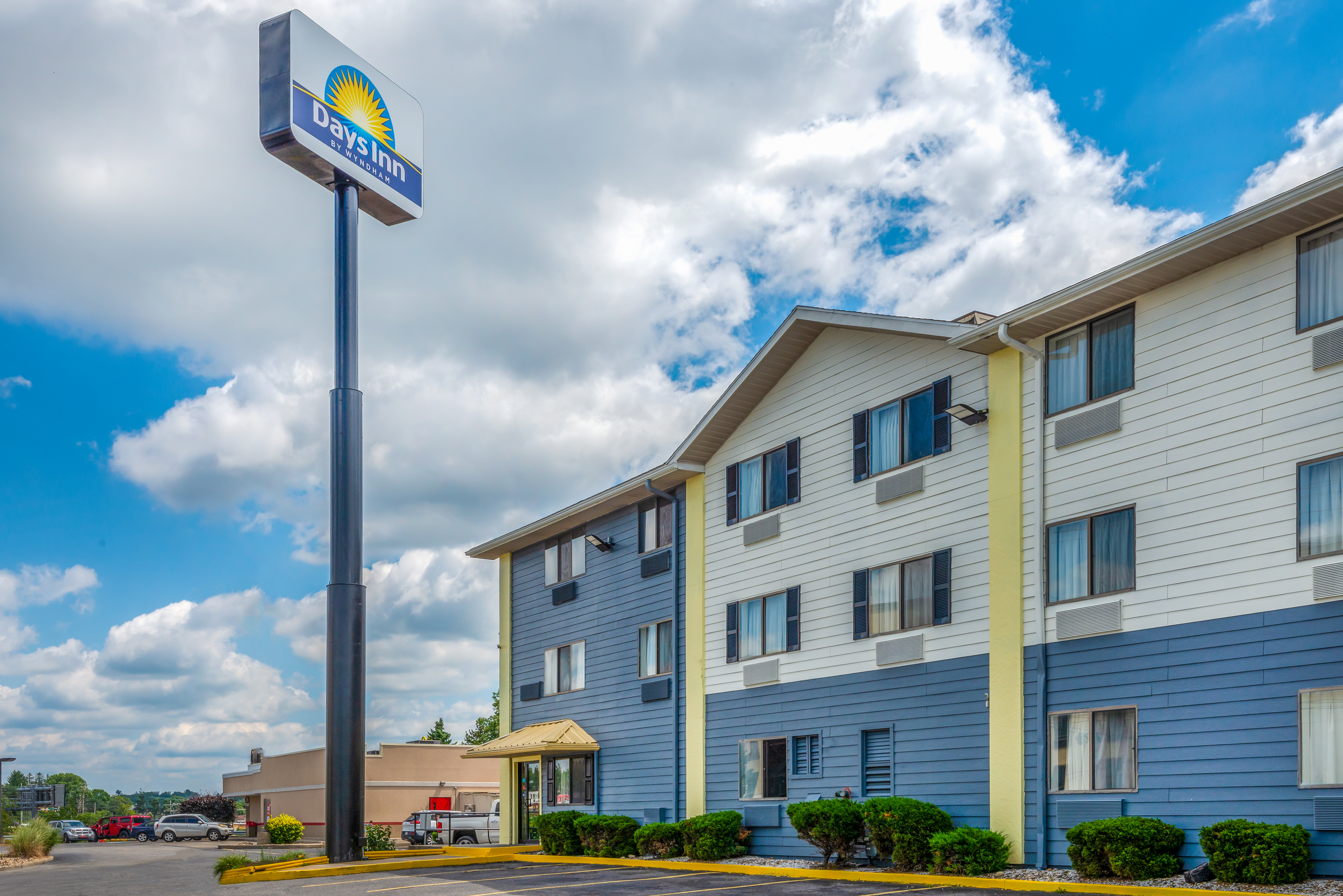 Exterior of Days Inn by Wyndham Somerset PA I-70 I-76 hotel in Somerset, Pennsylvania