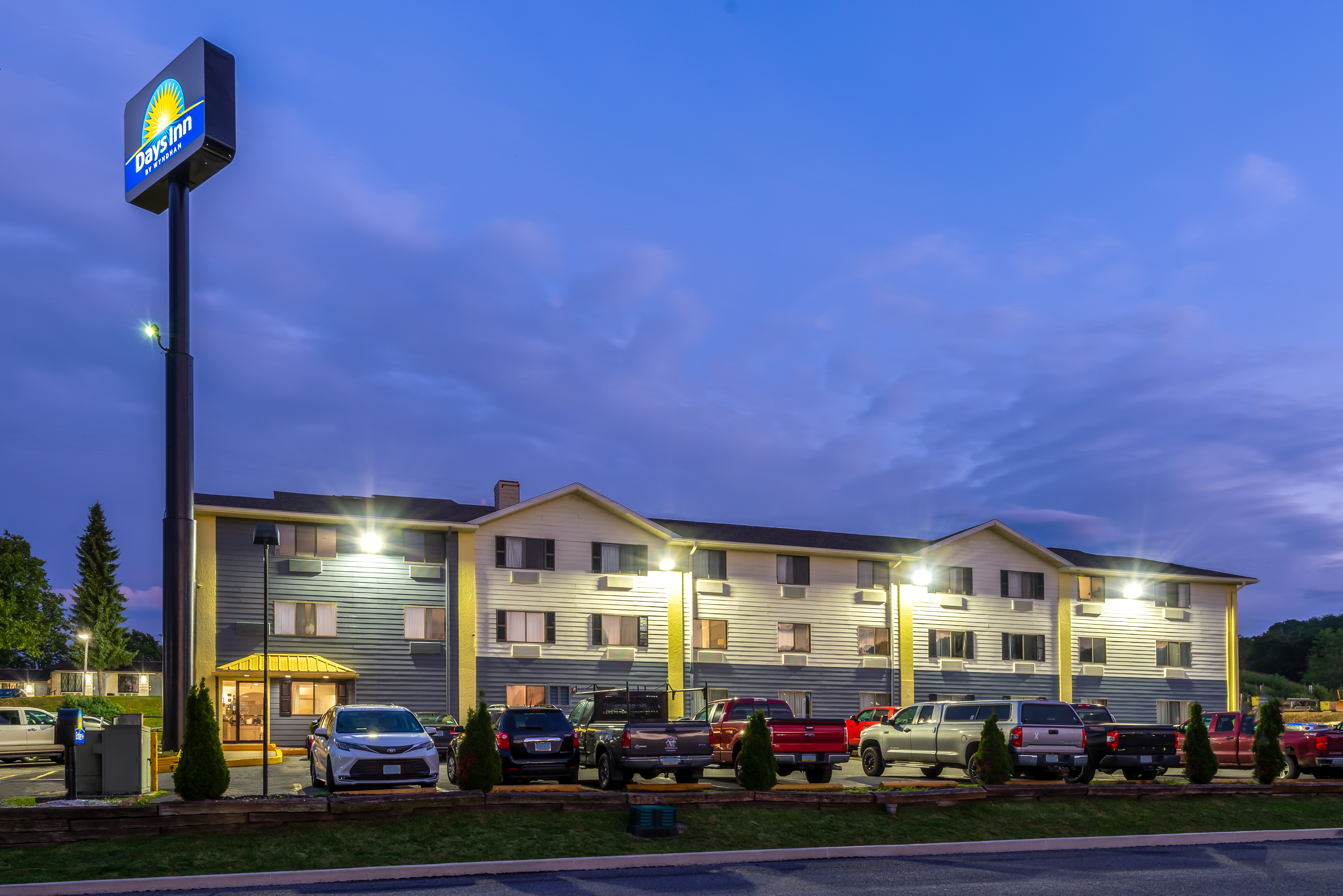 Exterior of Days Inn by Wyndham Somerset PA I-70 I-76 hotel in Somerset, Pennsylvania