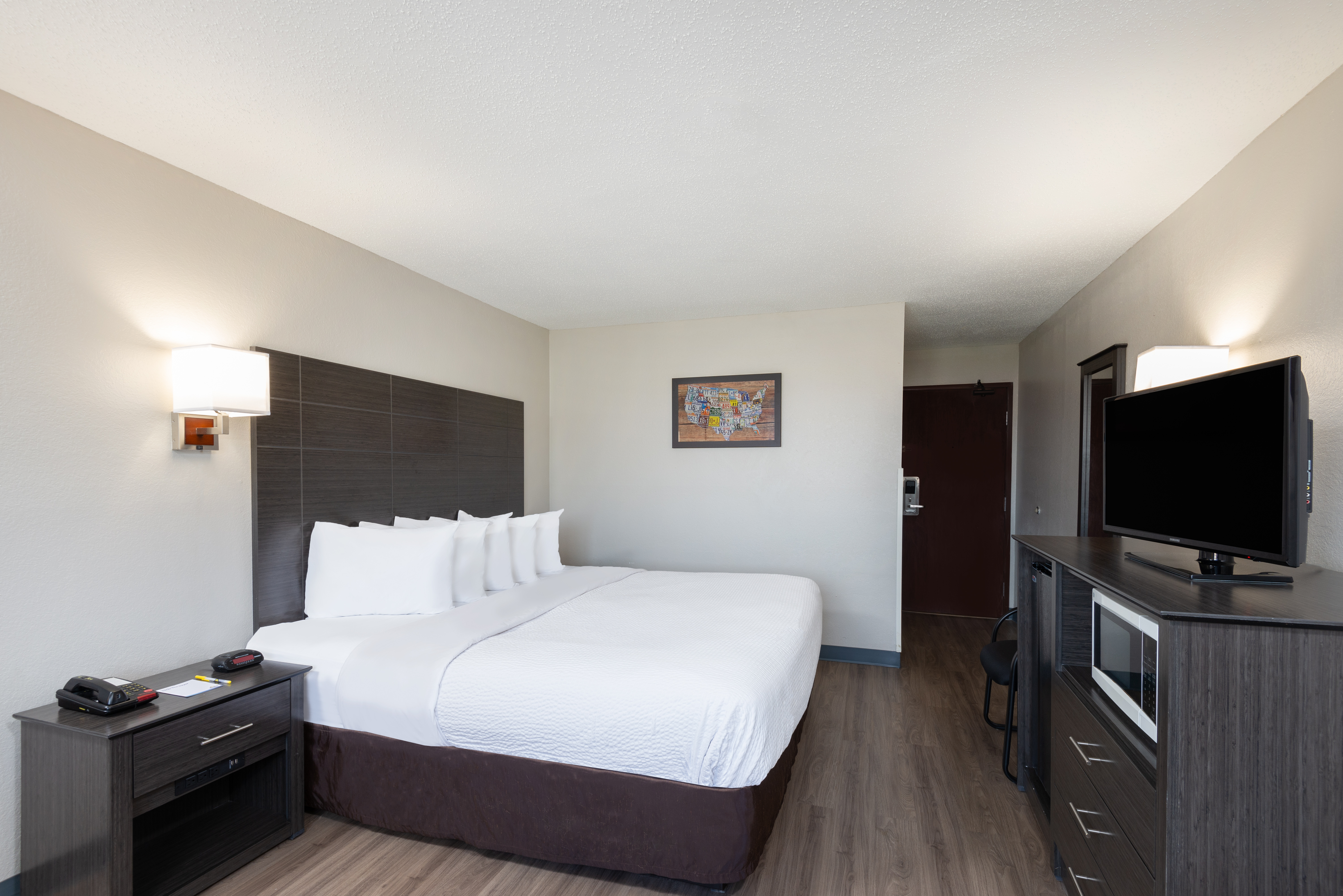 Guest room at the Days Inn by Wyndham Somerset PA I-70 I-76 in Somerset, Pennsylvania