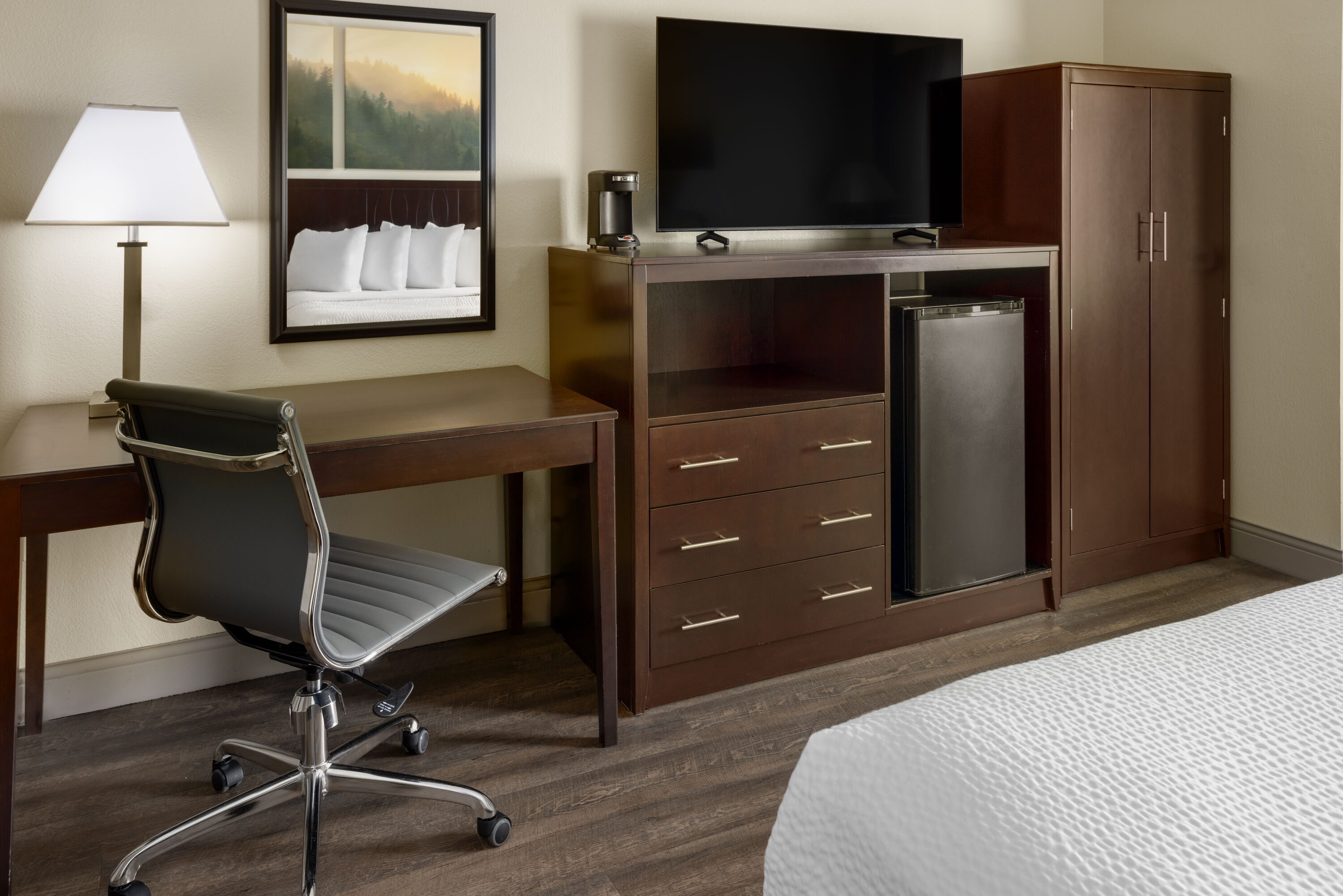 Guest room at the Days Inn by Wyndham Penn State in State College, Pennsylvania