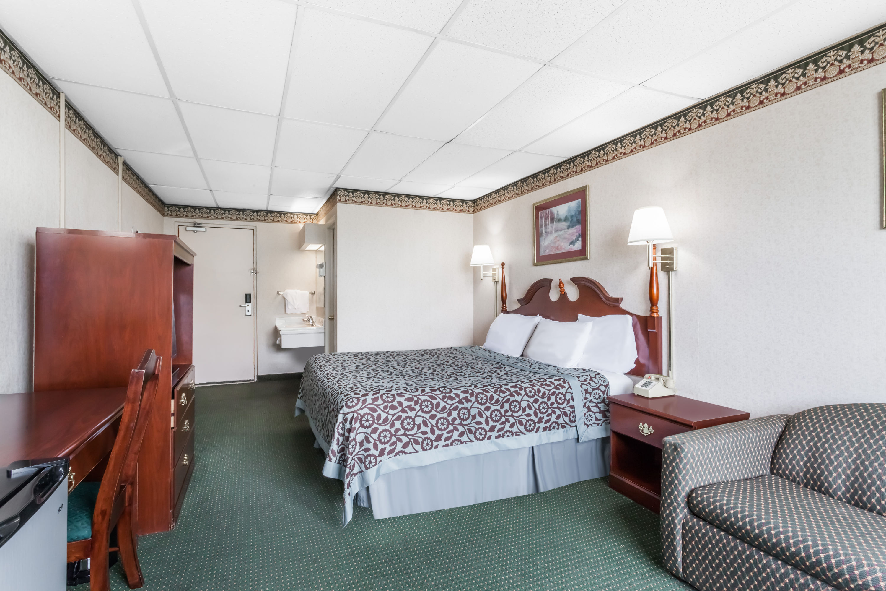 Guest room at the Days Inn by Wyndham Tannersville in Tannersville, Pennsylvania
