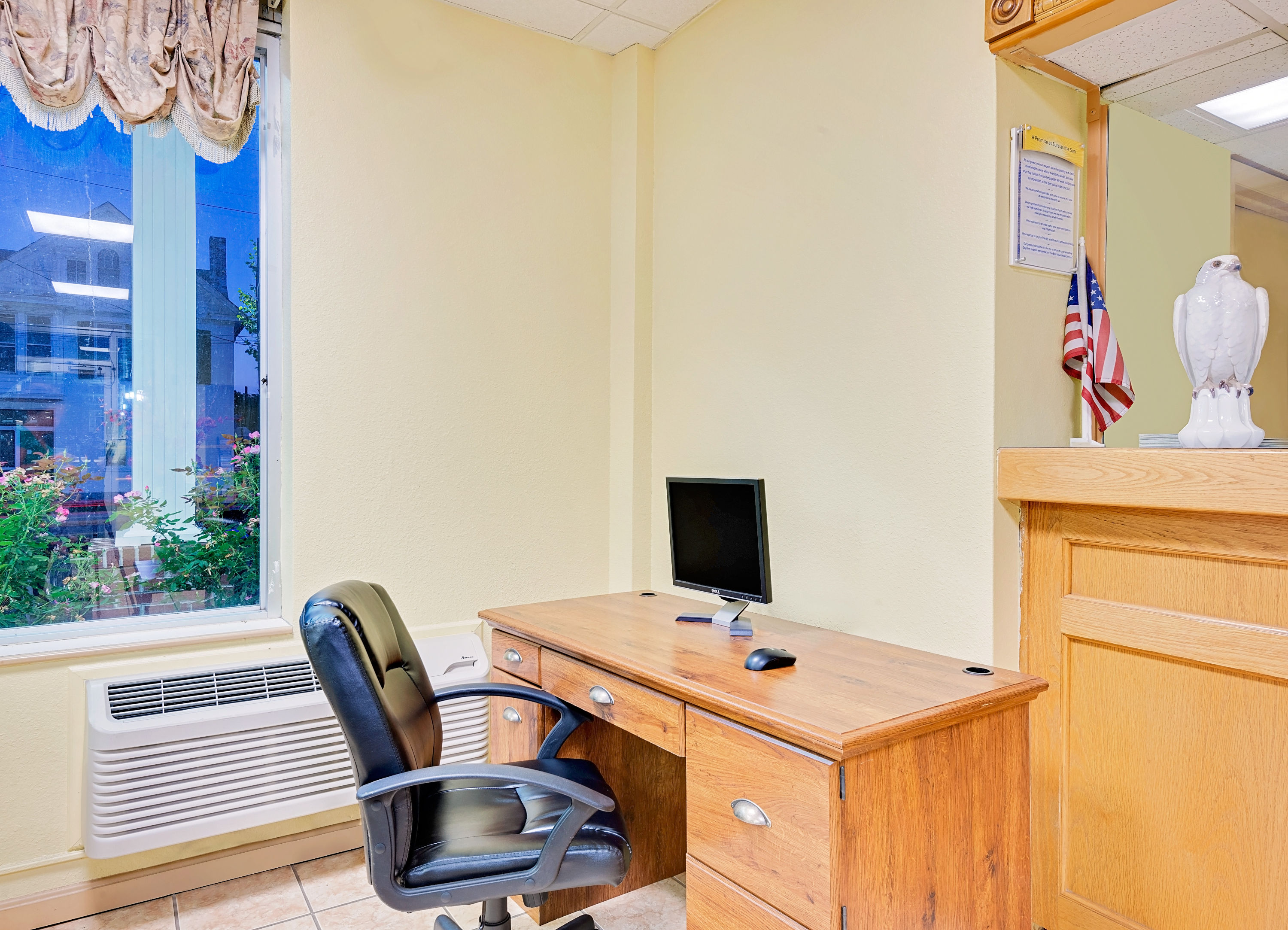 Days Inn by Wyndham Waynesboro business center in Waynesboro, Pennsylvania