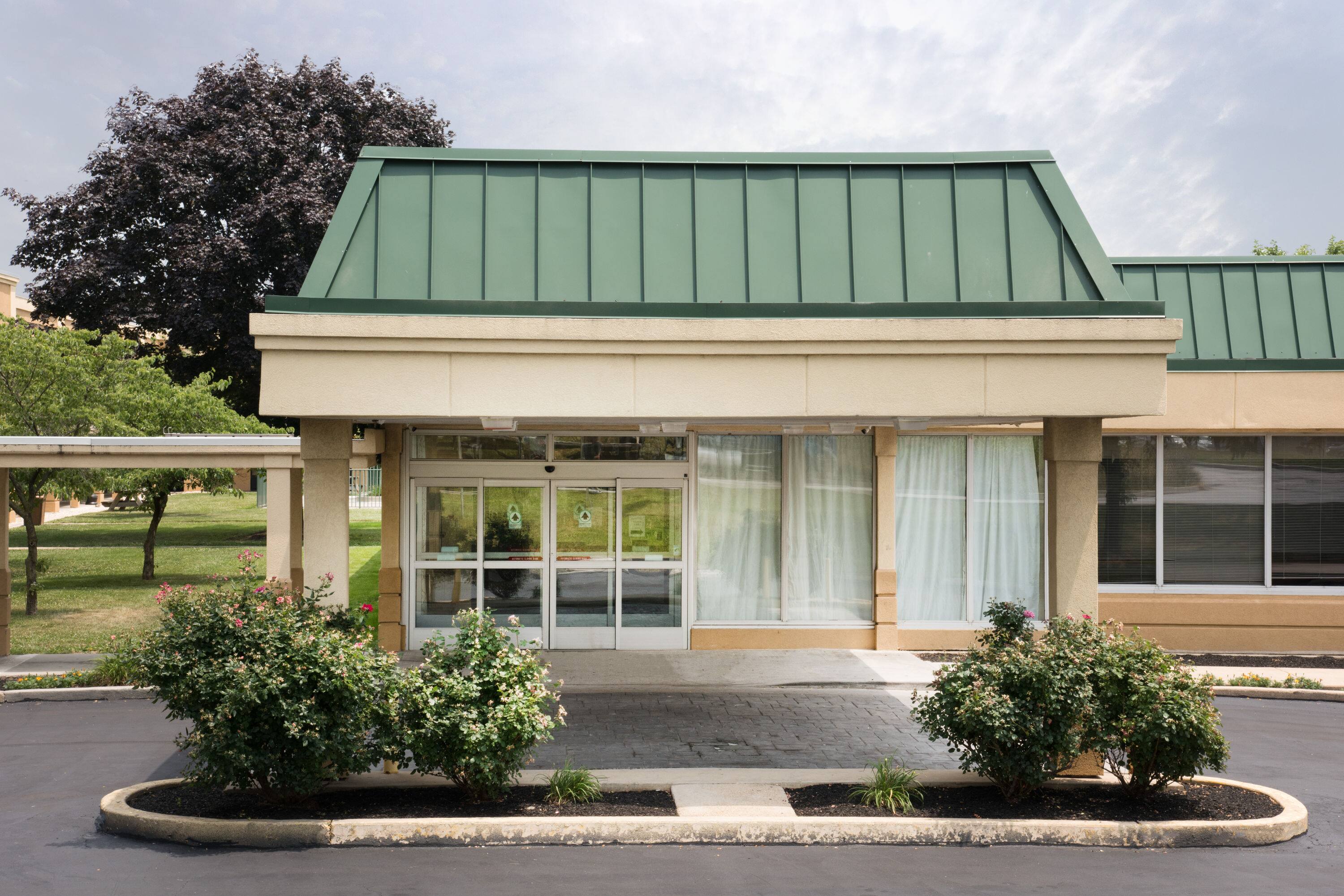 Days Inn Suites By Wyndham York York Pa Hotels
