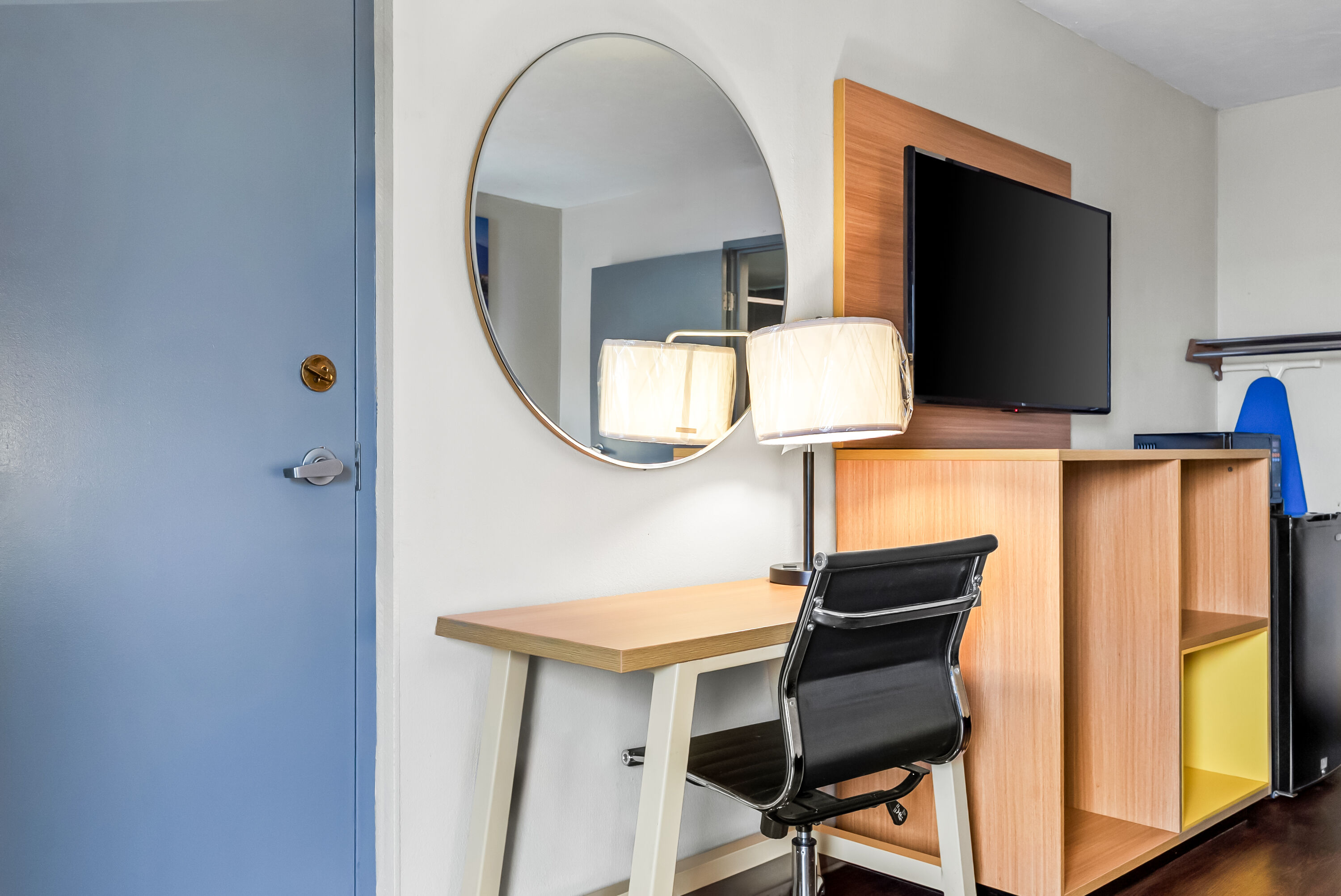 King bed guest room at the Days Inn by Wyndham Aiken - Interstate Hwy 20 in Aiken, South Carolina