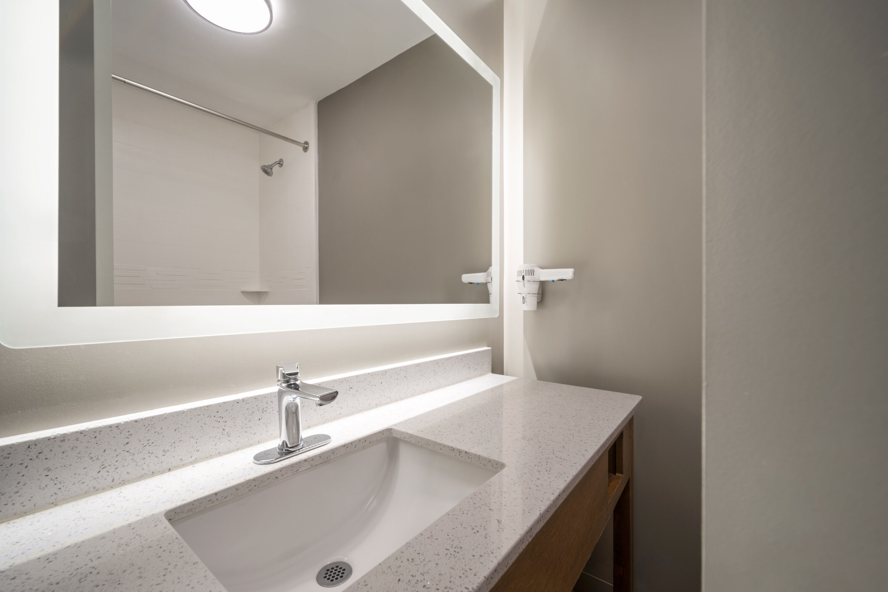 Guest room bath at the Days Inn by Wyndham Anderson/Clemson Area in Anderson, South Carolina