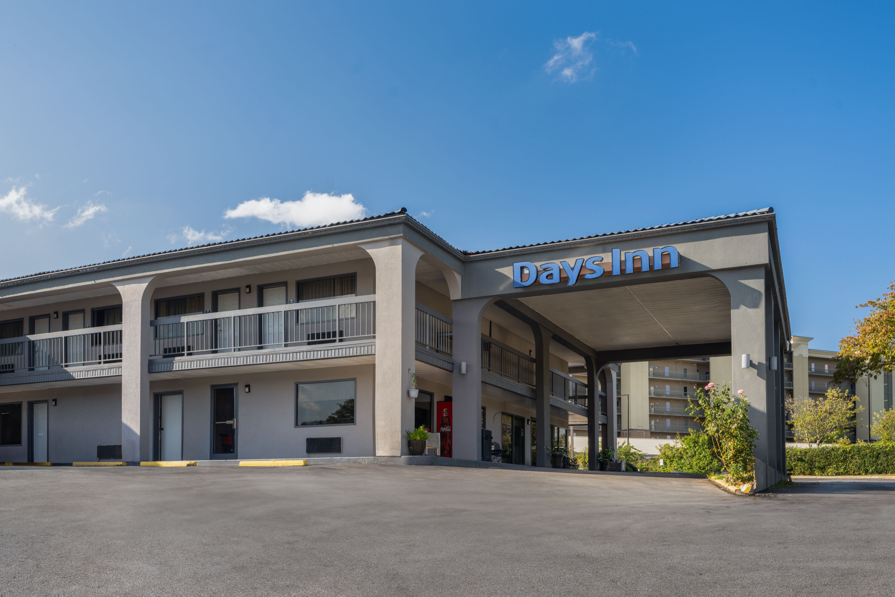Exterior Day Image of Days Inn by Wyndham Anderson/Clemson Area hotel in Anderson, South Carolina