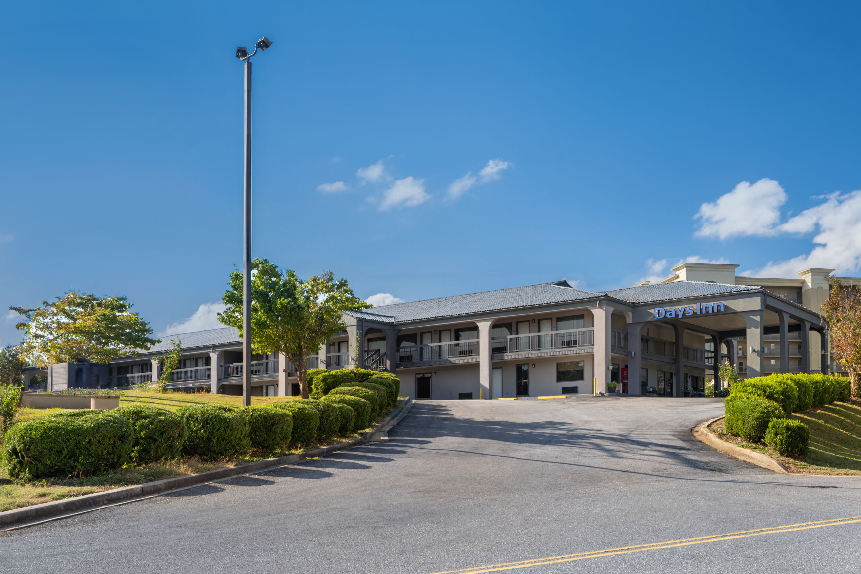 Exterior Day Image of Days Inn by Wyndham Anderson/Clemson Area hotel in Anderson, South Carolina
