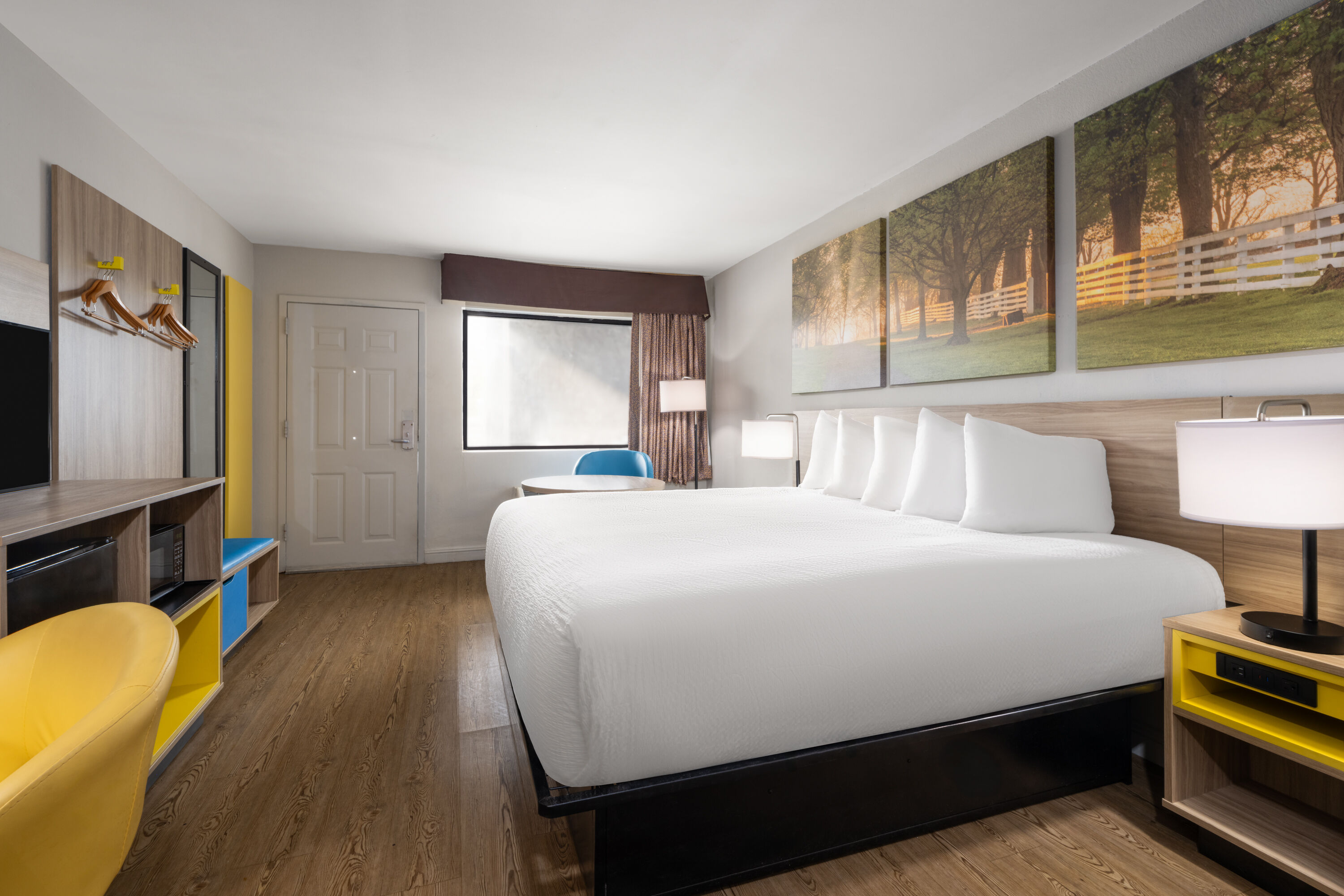 Guest room at the Days Inn by Wyndham Anderson/Clemson Area in Anderson, South Carolina