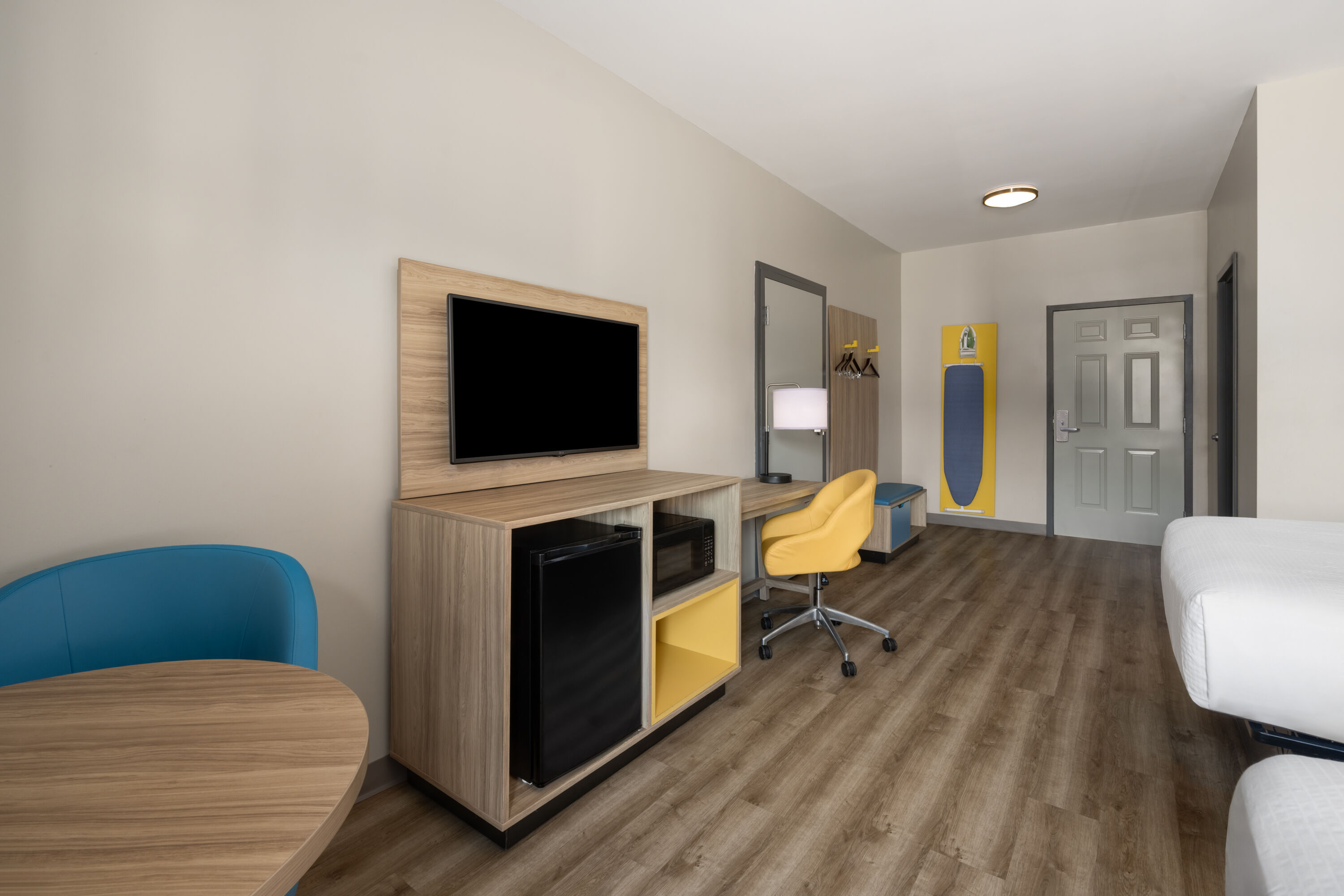 Guest room at the Days Inn by Wyndham Anderson/Clemson Area in Anderson, South Carolina