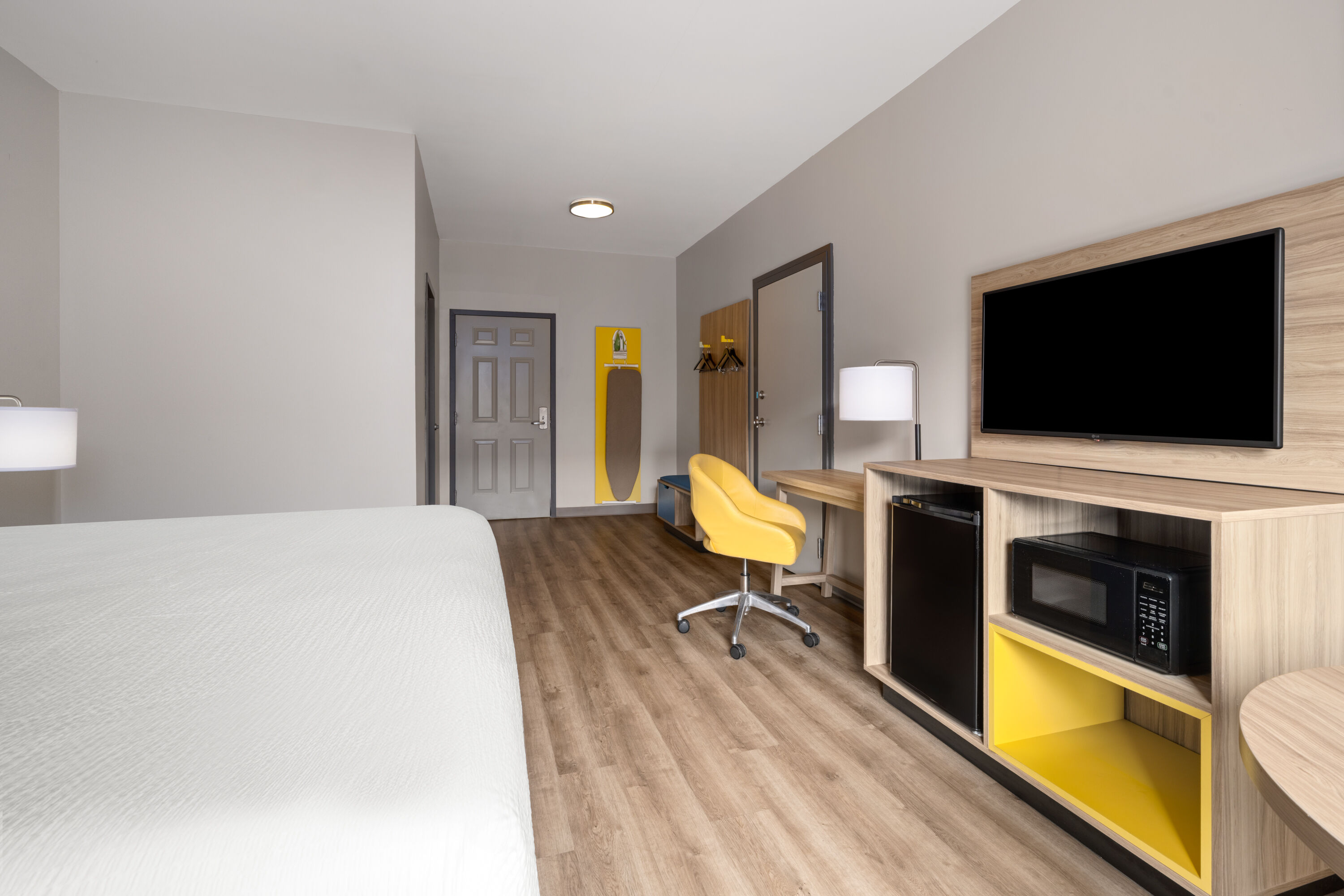 Guest room at the Days Inn by Wyndham Anderson/Clemson Area in Anderson, South Carolina