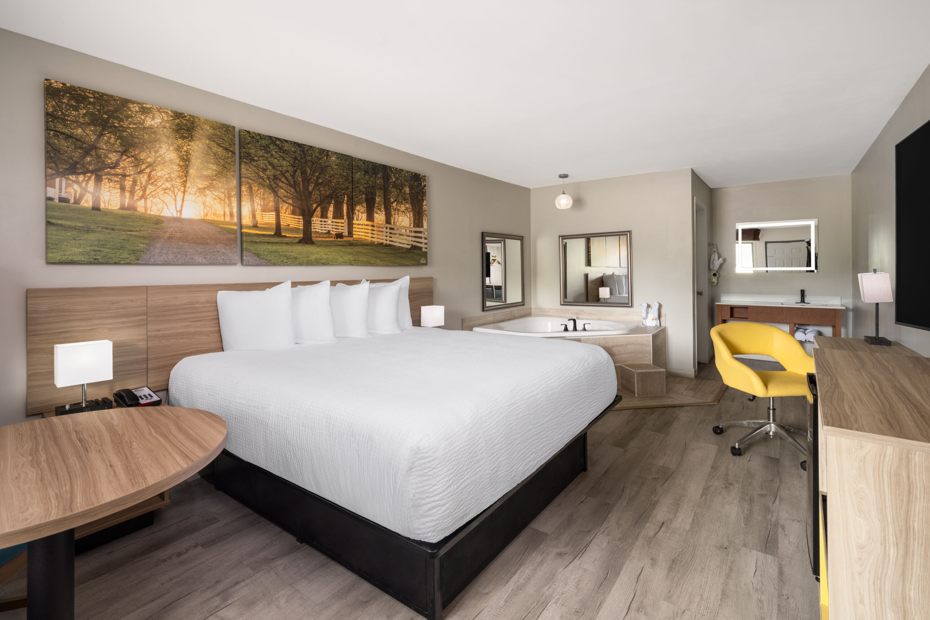 Days Inn by Wyndham Anderson/Clemson Area hot tub suite in Anderson, South Carolina