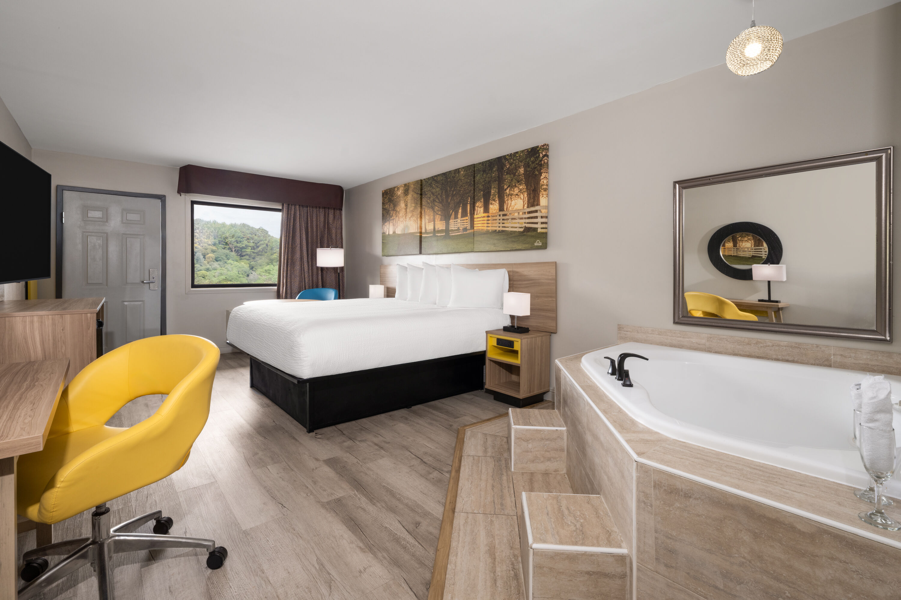 Days Inn by Wyndham Anderson/Clemson Area hot tub suite in Anderson, South Carolina