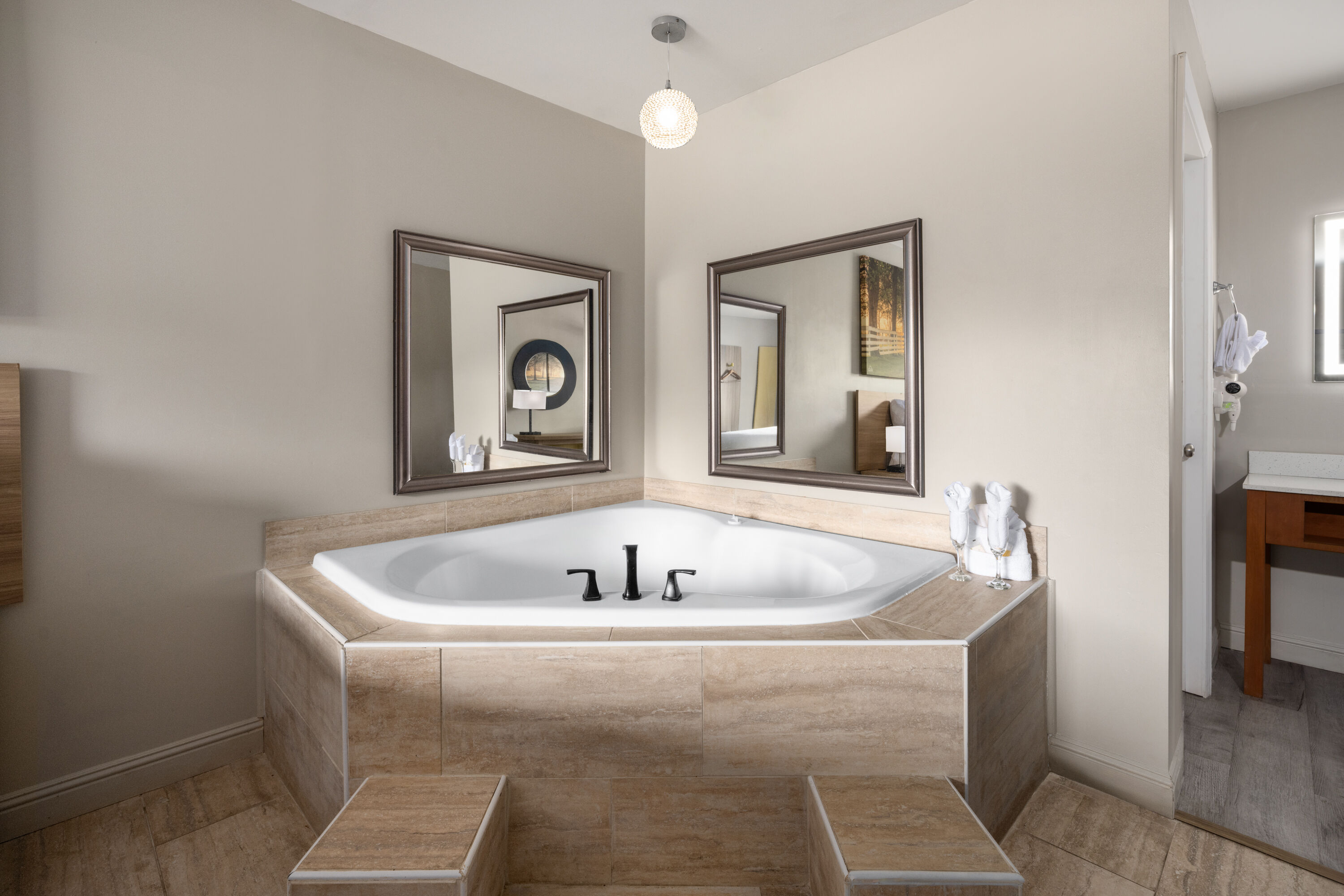 Days Inn by Wyndham Anderson/Clemson Area hot tub suite in Anderson, South Carolina