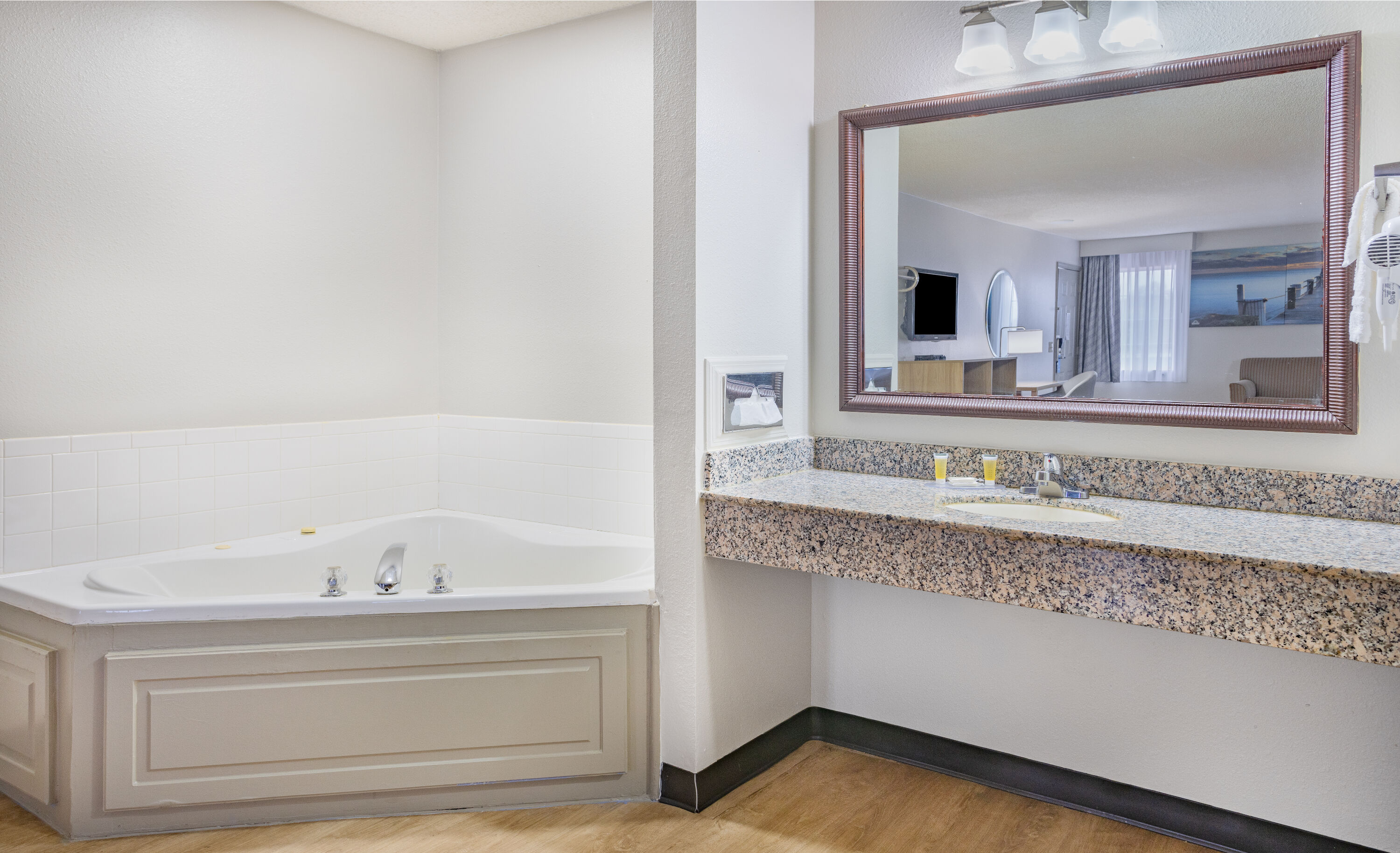 Days Inn by Wyndham Barnwell hot tub suite in Barnwell, South Carolina